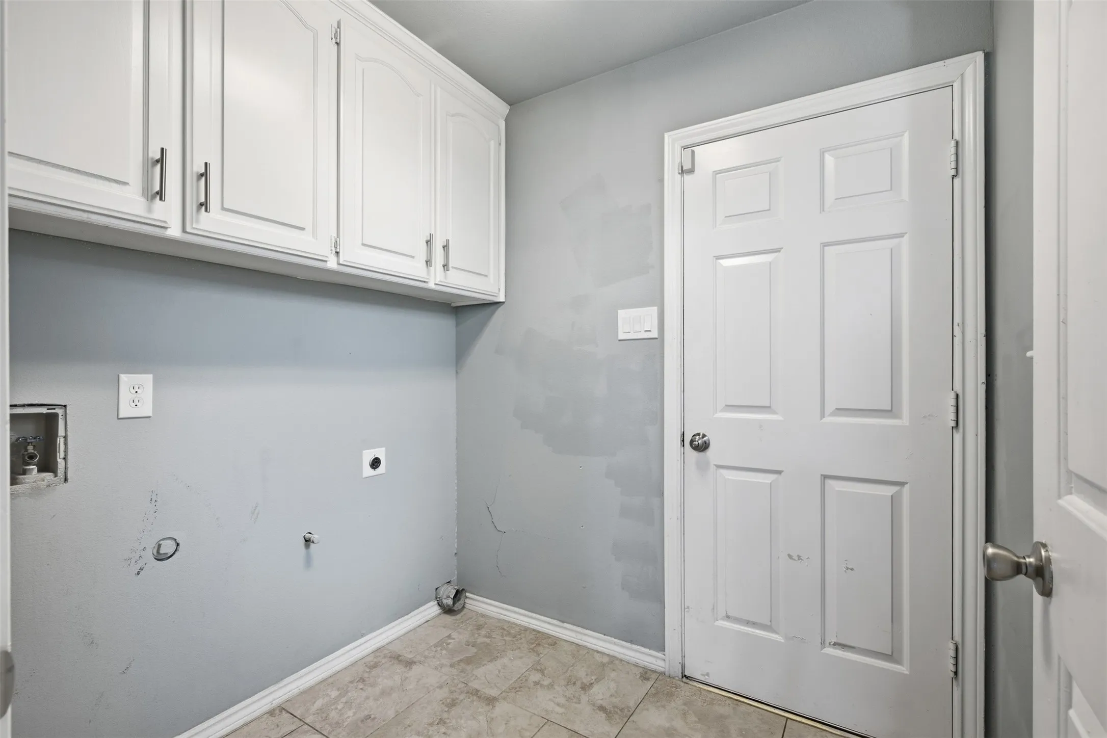Single Family Residence For Sale in Dallas County , 1308 Carver Lane, Irving, Texas 75061, 3 Bedroom, 3 Bathroom, 2 Garage spaces, 2,167 Sqft, built in 1987, mls#21392416, Real Estate Agent in Irving, Homes For Sale in Dallas county, Homes For Sale in Irving, Realtor in Irving Texas, Real Estate Brokerage Independent Realty Texas, Luminita Cordes Realtor
