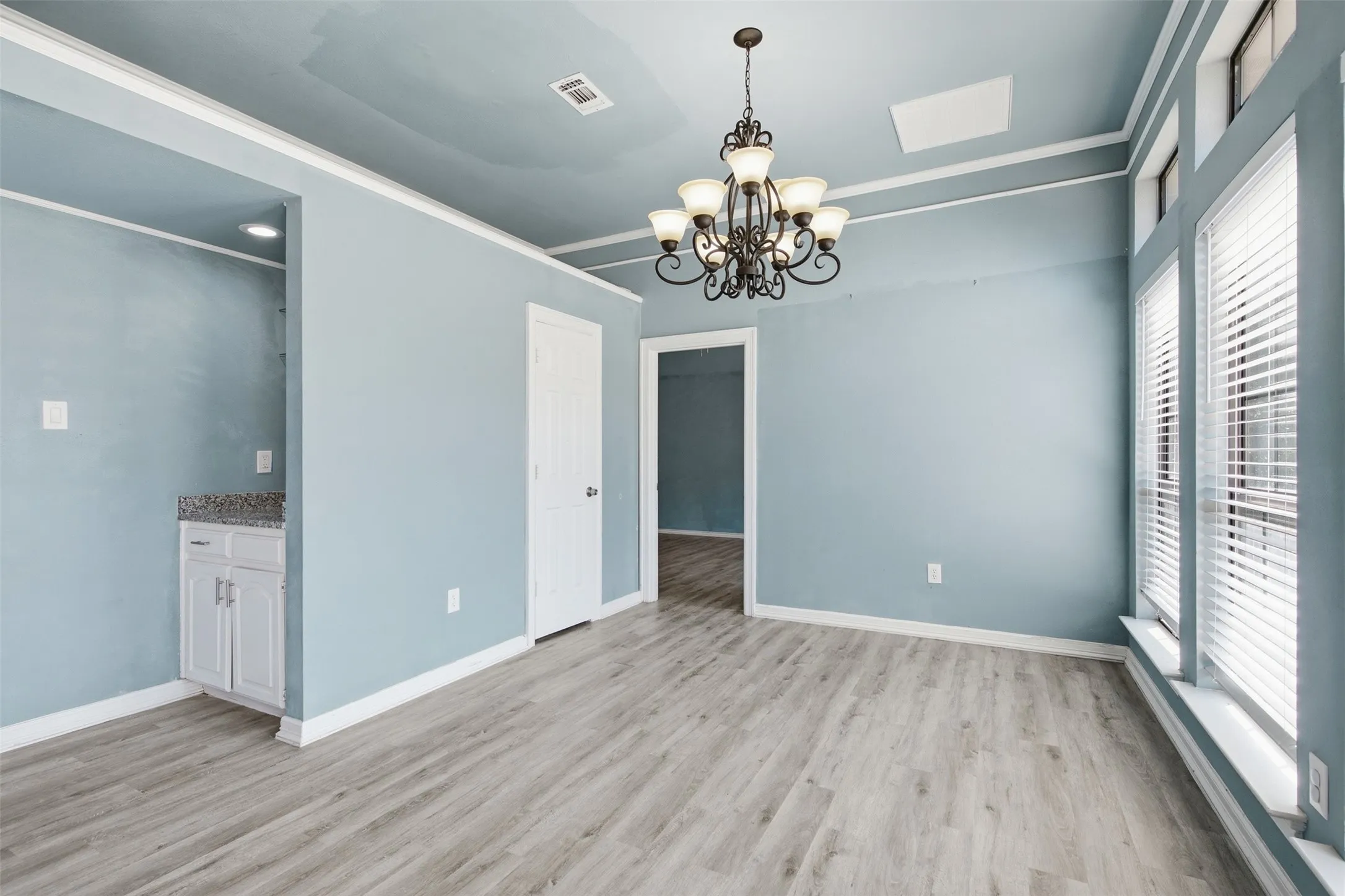 Single Family Residence For Sale in Dallas County , 1308 Carver Lane, Irving, Texas 75061, 3 Bedroom, 3 Bathroom, 2 Garage spaces, 2,167 Sqft, built in 1987, mls#21392416, Real Estate Agent in Irving, Homes For Sale in Dallas county, Homes For Sale in Irving, Realtor in Irving Texas, Real Estate Brokerage Independent Realty Texas, Luminita Cordes Realtor