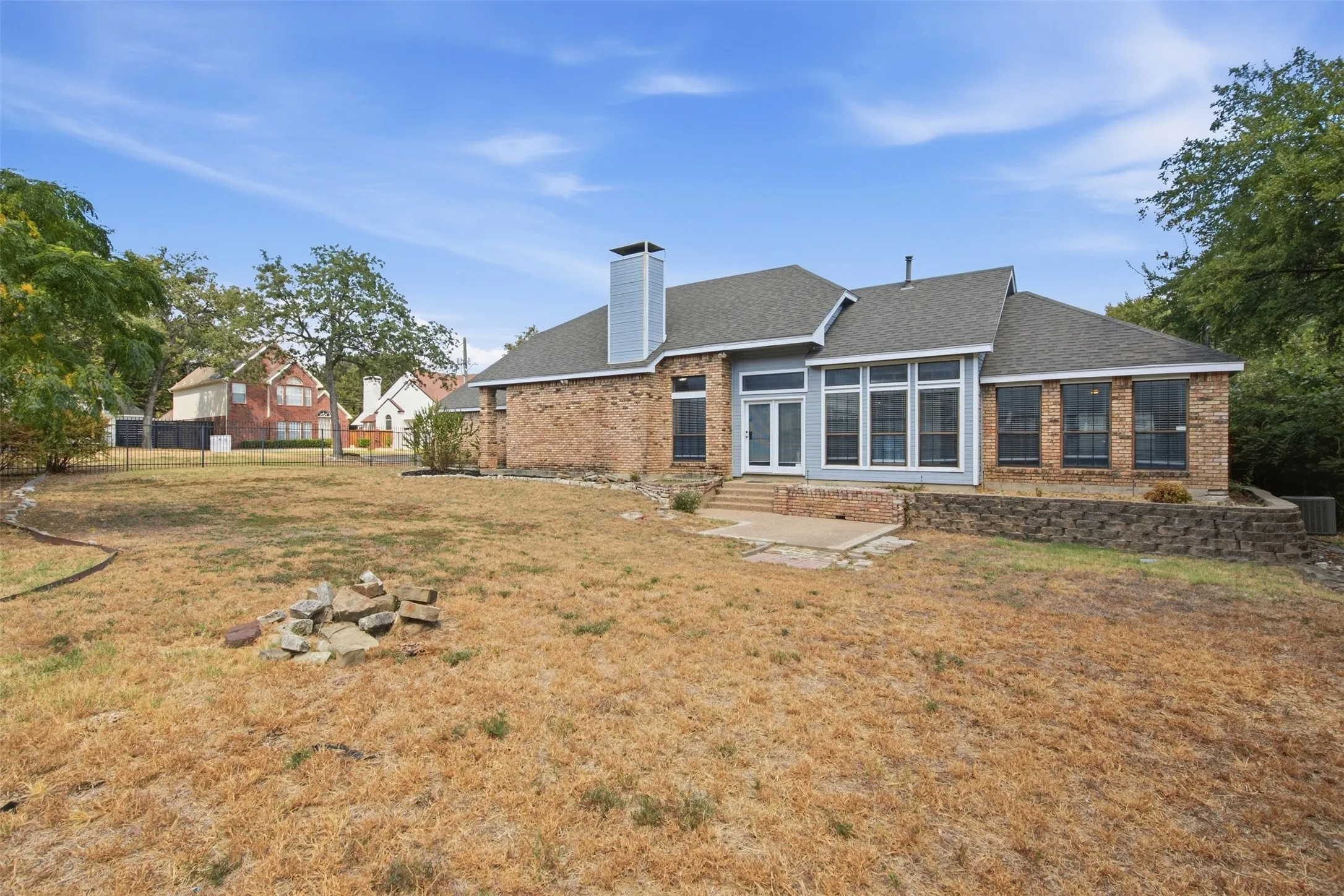 Single Family Residence For Sale in Dallas County , 1308 Carver Lane, Irving, Texas 75061, 3 Bedroom, 3 Bathroom, 2 Garage spaces, 2,167 Sqft, built in 1987, mls#21392416, Real Estate Agent in Irving, Homes For Sale in Dallas county, Homes For Sale in Irving, Realtor in Irving Texas, Real Estate Brokerage Independent Realty Texas, Luminita Cordes Realtor