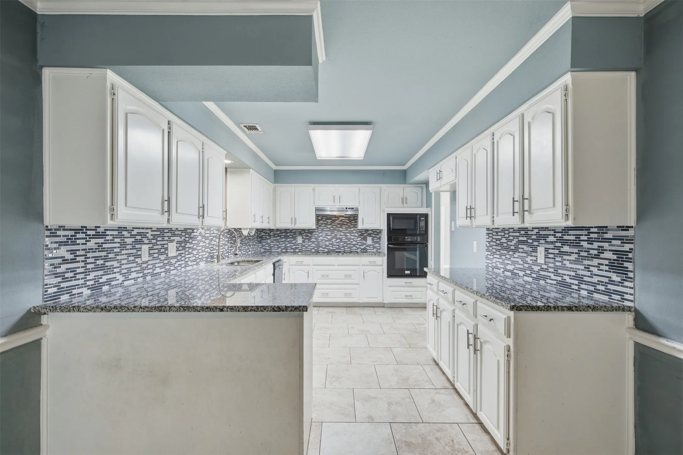 Single Family Residence For Sale in Dallas County , 1308 Carver Lane, Irving, Texas 75061, 3 Bedroom, 3 Bathroom, 2 Garage spaces, 2,167 Sqft, built in 1987, mls#21392416, Real Estate Agent in Irving, Homes For Sale in Dallas county, Homes For Sale in Irving, Realtor in Irving Texas, Real Estate Brokerage Independent Realty Texas, Luminita Cordes Realtor