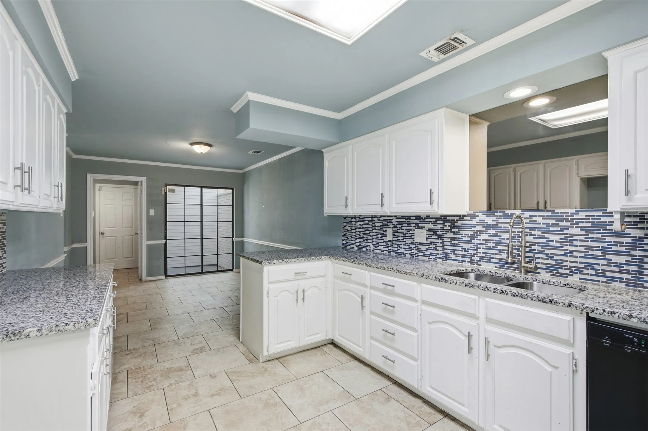 Single Family Residence For Sale in Dallas County , 1308 Carver Lane, Irving, Texas 75061, 3 Bedroom, 3 Bathroom, 2 Garage spaces, 2,167 Sqft, built in 1987, mls#21392416, Real Estate Agent in Irving, Homes For Sale in Dallas county, Homes For Sale in Irving, Realtor in Irving Texas, Real Estate Brokerage Independent Realty Texas, Luminita Cordes Realtor