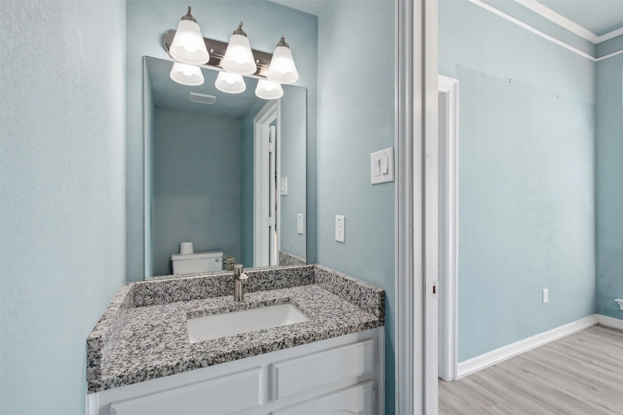Single Family Residence For Sale in Dallas County , 1308 Carver Lane, Irving, Texas 75061, 3 Bedroom, 3 Bathroom, 2 Garage spaces, 2,167 Sqft, built in 1987, mls#21392416, Real Estate Agent in Irving, Homes For Sale in Dallas county, Homes For Sale in Irving, Realtor in Irving Texas, Real Estate Brokerage Independent Realty Texas, Luminita Cordes Realtor