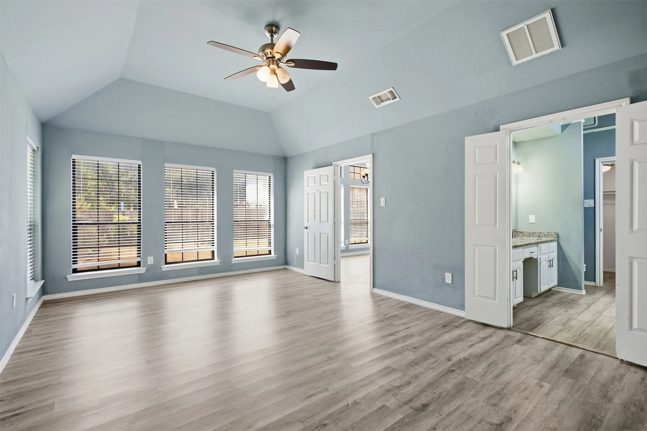 Single Family Residence For Sale in Dallas County , 1308 Carver Lane, Irving, Texas 75061, 3 Bedroom, 3 Bathroom, 2 Garage spaces, 2,167 Sqft, built in 1987, mls#21392416, Real Estate Agent in Irving, Homes For Sale in Dallas county, Homes For Sale in Irving, Realtor in Irving Texas, Real Estate Brokerage Independent Realty Texas, Luminita Cordes Realtor