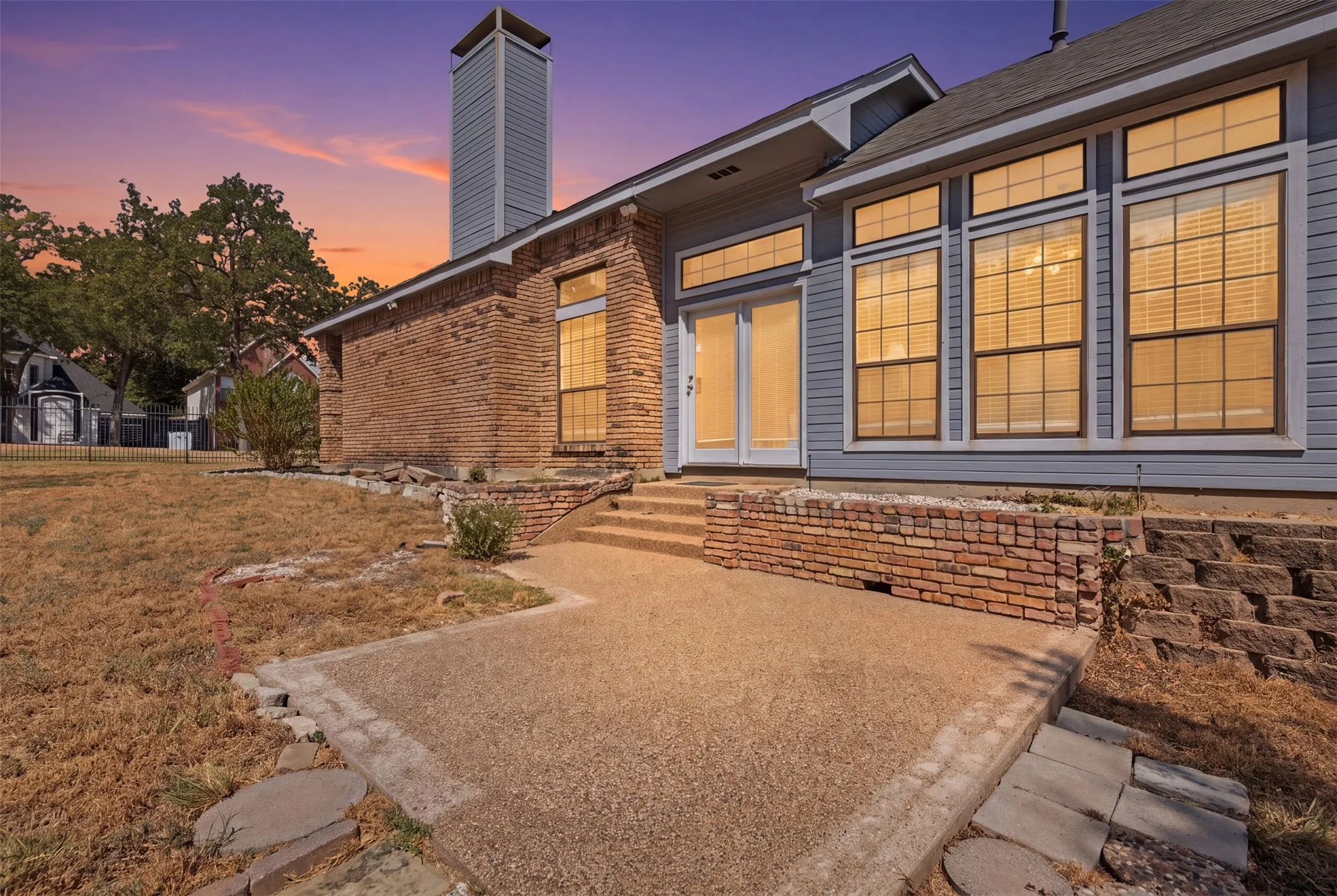 Single Family Residence For Sale in Dallas County , 1308 Carver Lane, Irving, Texas 75061, 3 Bedroom, 3 Bathroom, 2 Garage spaces, 2,167 Sqft, built in 1987, mls#21392416, Real Estate Agent in Irving, Homes For Sale in Dallas county, Homes For Sale in Irving, Realtor in Irving Texas, Real Estate Brokerage Independent Realty Texas, Luminita Cordes Realtor