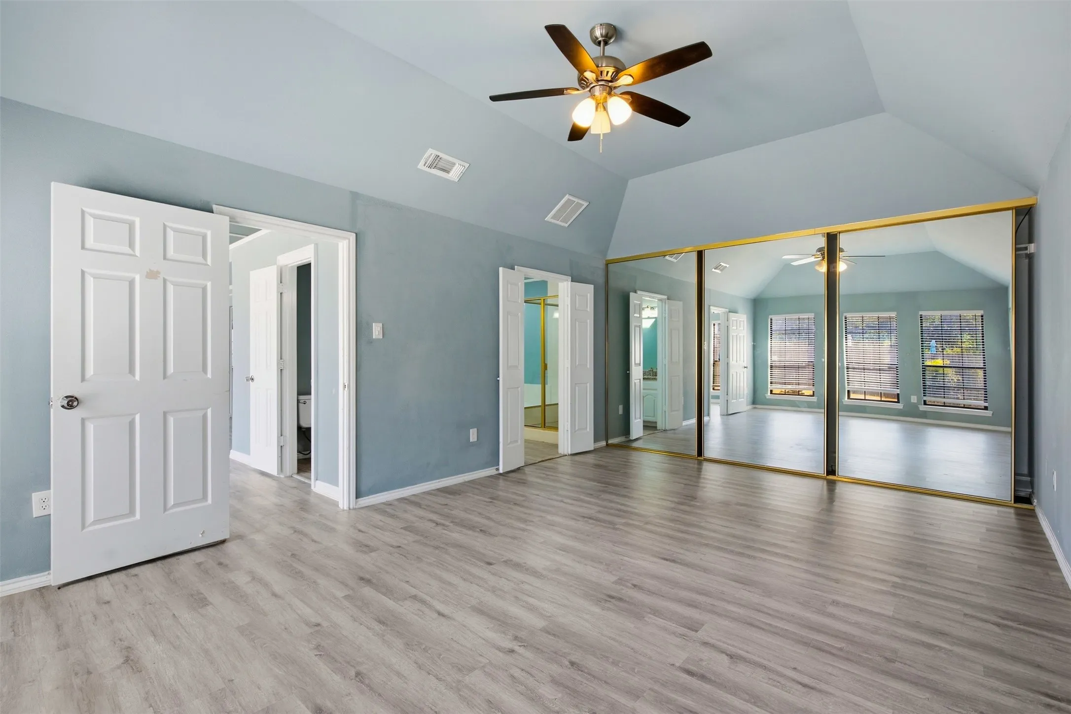 Single Family Residence For Sale in Dallas County , 1308 Carver Lane, Irving, Texas 75061, 3 Bedroom, 3 Bathroom, 2 Garage spaces, 2,167 Sqft, built in 1987, mls#21392416, Real Estate Agent in Irving, Homes For Sale in Dallas county, Homes For Sale in Irving, Realtor in Irving Texas, Real Estate Brokerage Independent Realty Texas, Luminita Cordes Realtor