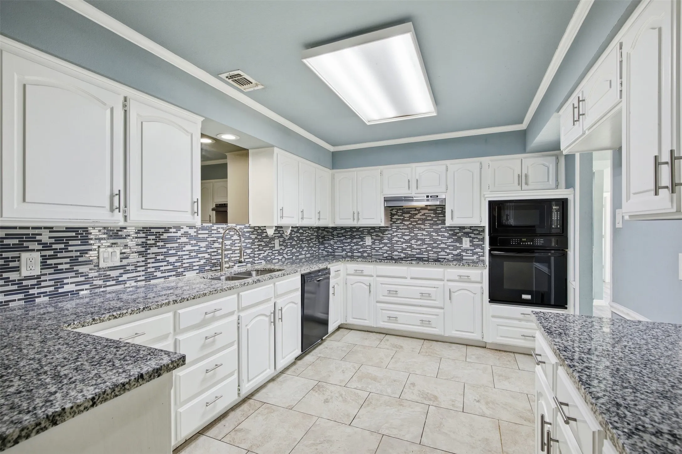 Single Family Residence For Sale in Dallas County , 1308 Carver Lane, Irving, Texas 75061, 3 Bedroom, 3 Bathroom, 2 Garage spaces, 2,167 Sqft, built in 1987, mls#21392416, Real Estate Agent in Irving, Homes For Sale in Dallas county, Homes For Sale in Irving, Realtor in Irving Texas, Real Estate Brokerage Independent Realty Texas, Luminita Cordes Realtor