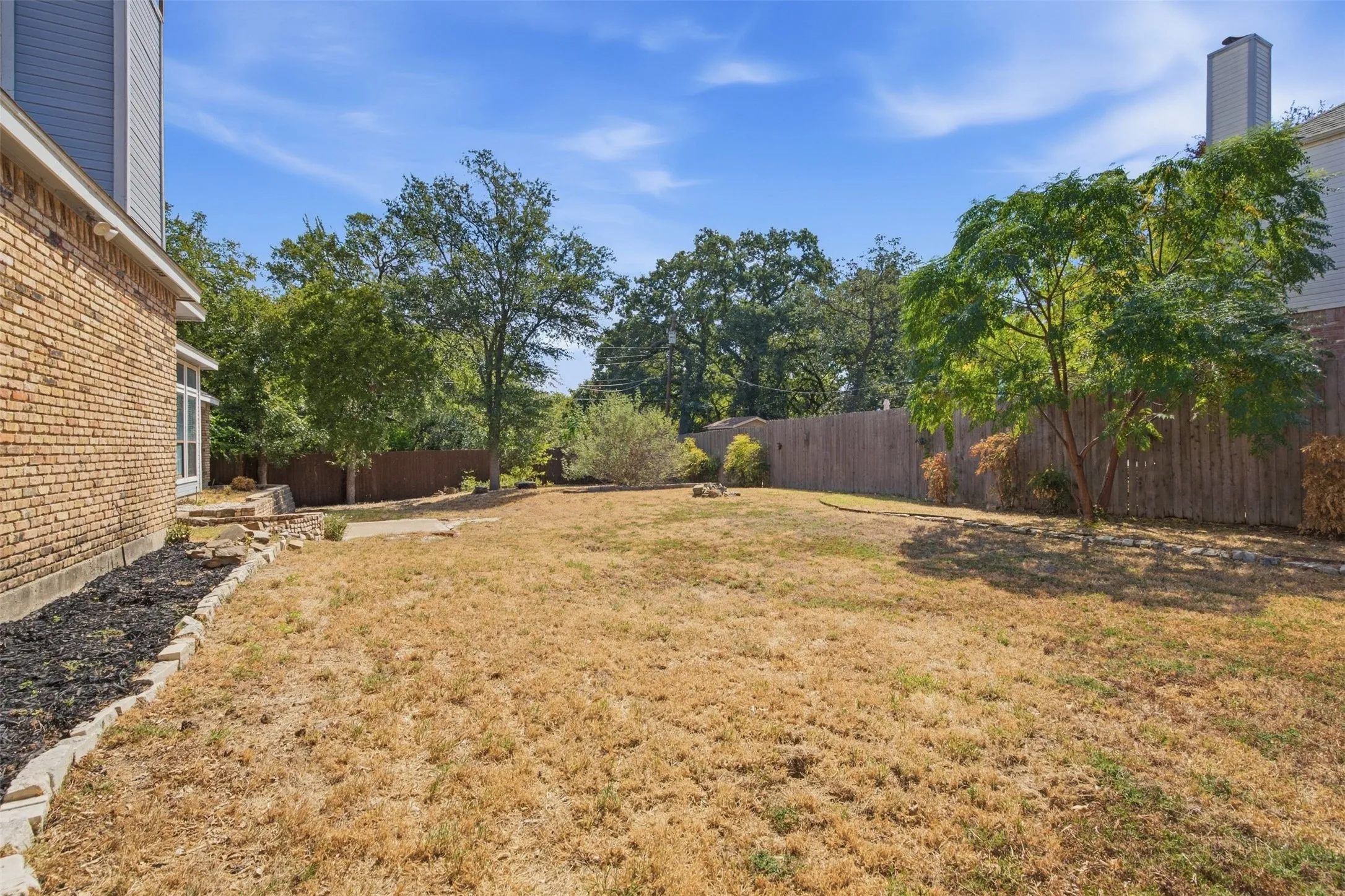 Single Family Residence For Sale in Dallas County , 1308 Carver Lane, Irving, Texas 75061, 3 Bedroom, 3 Bathroom, 2 Garage spaces, 2,167 Sqft, built in 1987, mls#21392416, Real Estate Agent in Irving, Homes For Sale in Dallas county, Homes For Sale in Irving, Realtor in Irving Texas, Real Estate Brokerage Independent Realty Texas, Luminita Cordes Realtor