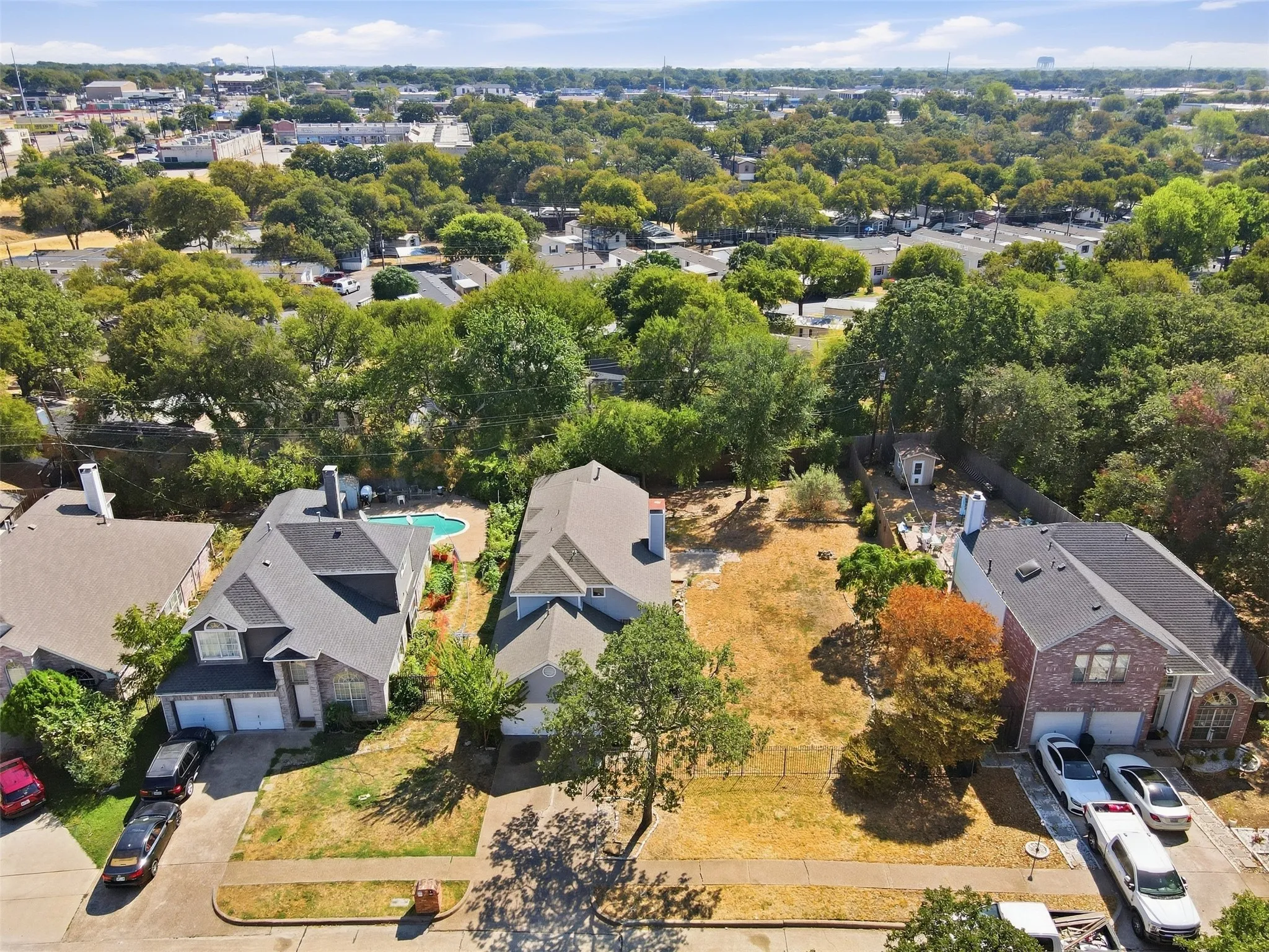 Single Family Residence For Sale in Dallas County , 1308 Carver Lane, Irving, Texas 75061, 3 Bedroom, 3 Bathroom, 2 Garage spaces, 2,167 Sqft, built in 1987, mls#21392416, Real Estate Agent in Irving, Homes For Sale in Dallas county, Homes For Sale in Irving, Realtor in Irving Texas, Real Estate Brokerage Independent Realty Texas, Luminita Cordes Realtor