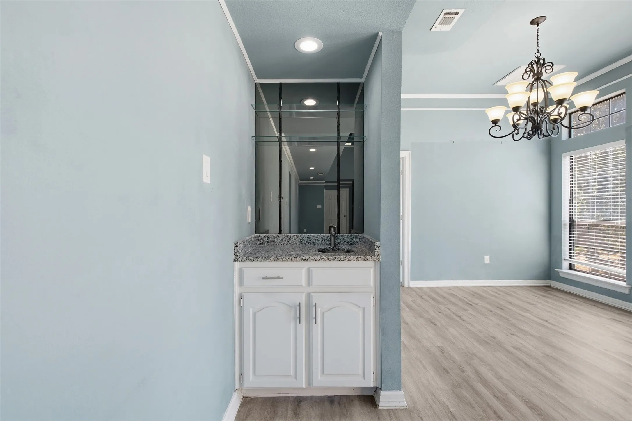 Single Family Residence For Sale in Dallas County , 1308 Carver Lane, Irving, Texas 75061, 3 Bedroom, 3 Bathroom, 2 Garage spaces, 2,167 Sqft, built in 1987, mls#21392416, Real Estate Agent in Irving, Homes For Sale in Dallas county, Homes For Sale in Irving, Realtor in Irving Texas, Real Estate Brokerage Independent Realty Texas, Luminita Cordes Realtor