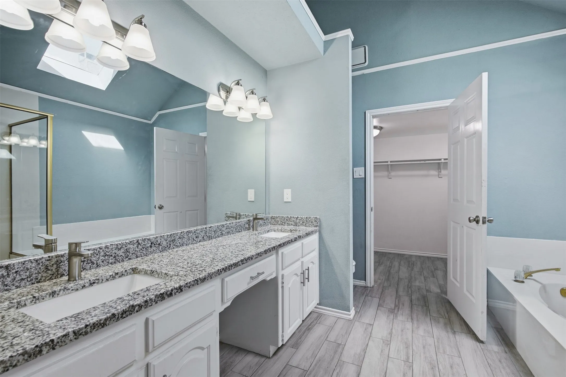 Single Family Residence For Sale in Dallas County , 1308 Carver Lane, Irving, Texas 75061, 3 Bedroom, 3 Bathroom, 2 Garage spaces, 2,167 Sqft, built in 1987, mls#21392416, Real Estate Agent in Irving, Homes For Sale in Dallas county, Homes For Sale in Irving, Realtor in Irving Texas, Real Estate Brokerage Independent Realty Texas, Luminita Cordes Realtor