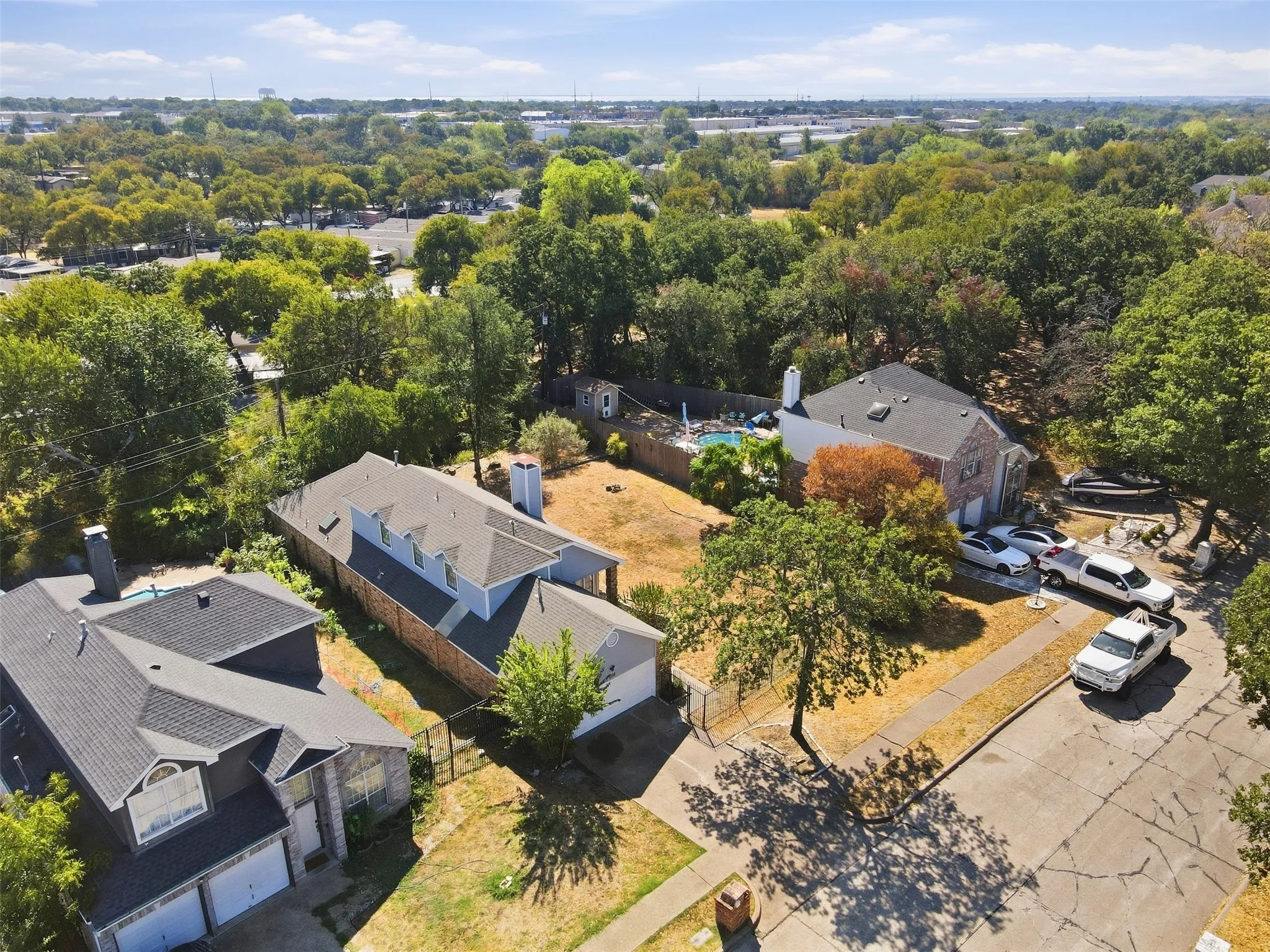 Single Family Residence For Sale in Dallas County , 1308 Carver Lane, Irving, Texas 75061, 3 Bedroom, 3 Bathroom, 2 Garage spaces, 2,167 Sqft, built in 1987, mls#21392416, Real Estate Agent in Irving, Homes For Sale in Dallas county, Homes For Sale in Irving, Realtor in Irving Texas, Real Estate Brokerage Independent Realty Texas, Luminita Cordes Realtor
