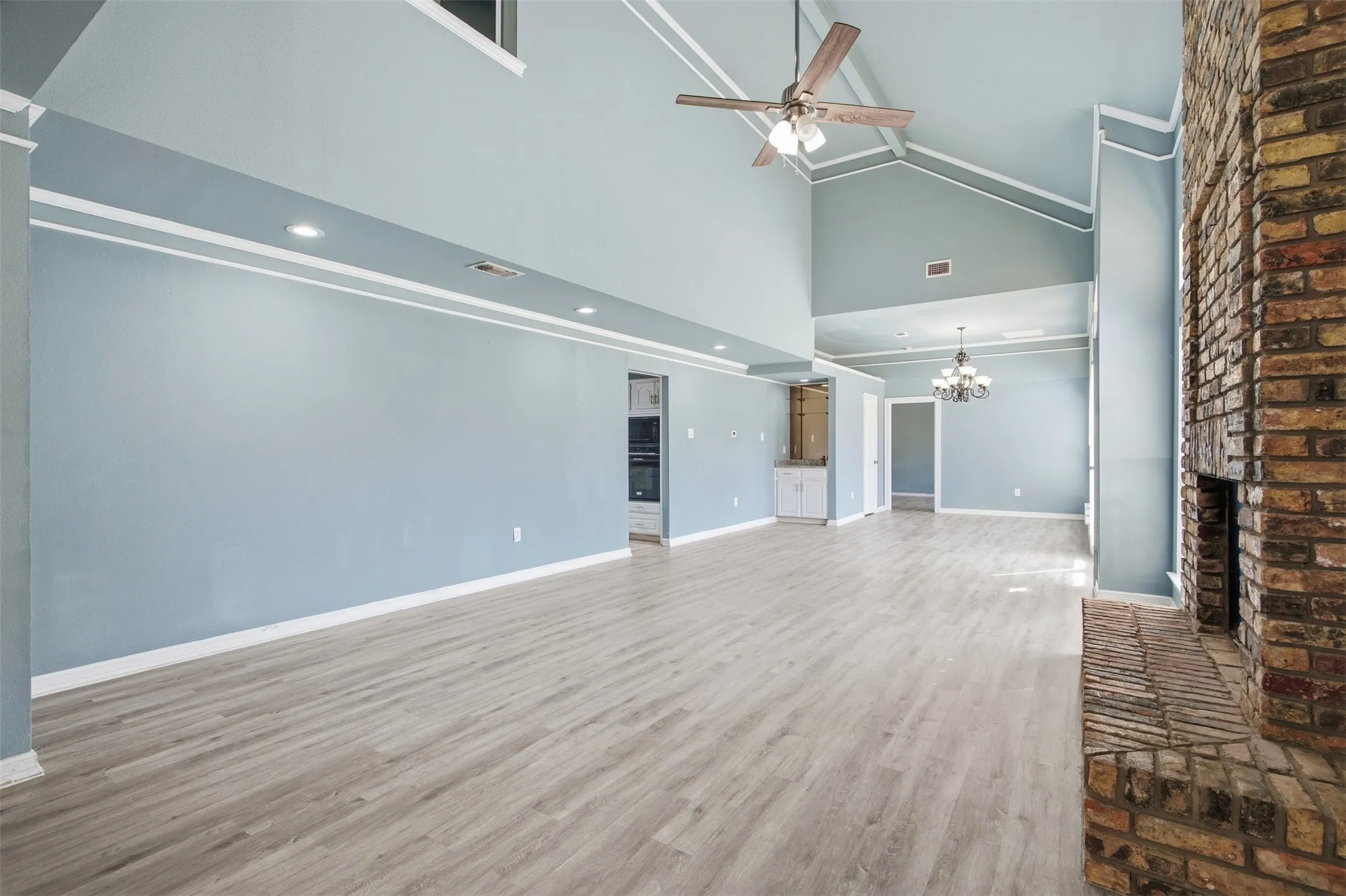 Single Family Residence For Sale in Dallas County , 1308 Carver Lane, Irving, Texas 75061, 3 Bedroom, 3 Bathroom, 2 Garage spaces, 2,167 Sqft, built in 1987, mls#21392416, Real Estate Agent in Irving, Homes For Sale in Dallas county, Homes For Sale in Irving, Realtor in Irving Texas, Real Estate Brokerage Independent Realty Texas, Luminita Cordes Realtor