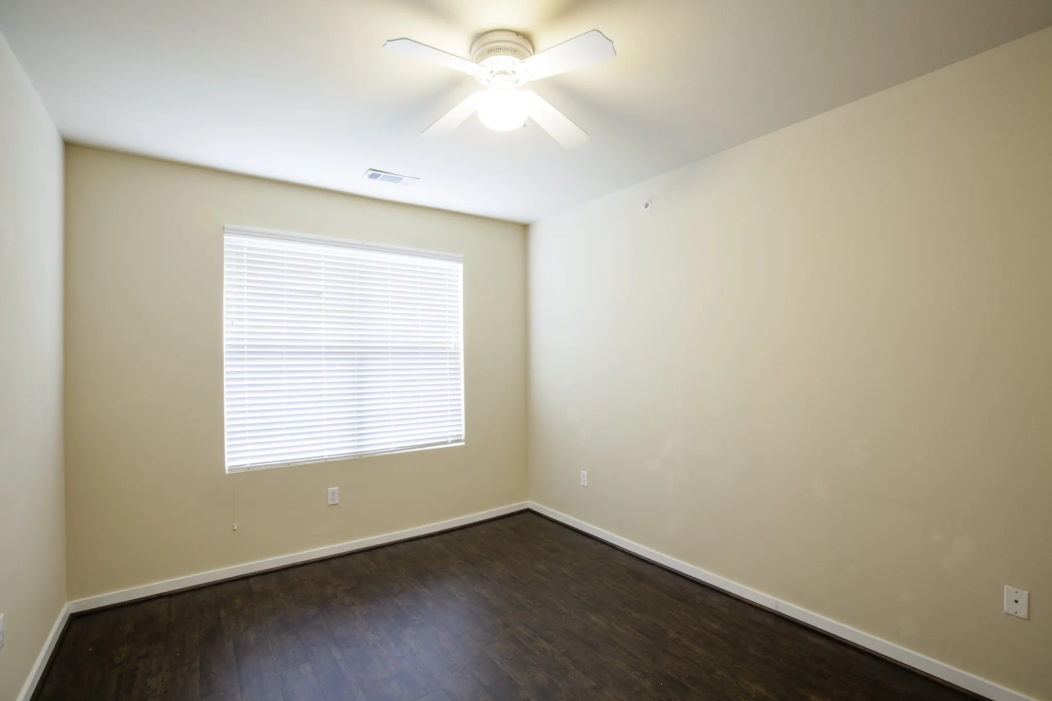 Condominium For Sale in Dallas County , 4107 Bowser Avenue 308, Dallas, Texas 75219, 2 Bedroom, 2 Bathroom, 2 Garage spaces, 1,332 Sqft, built in 2008, mls#21391305, Real Estate Agent in Dallas, Homes For Sale in Dallas county, Homes For Sale in Dallas, Realtor in Dallas Texas, Real Estate Brokerage Independent Realty Texas, Luminita Cordes Realtor