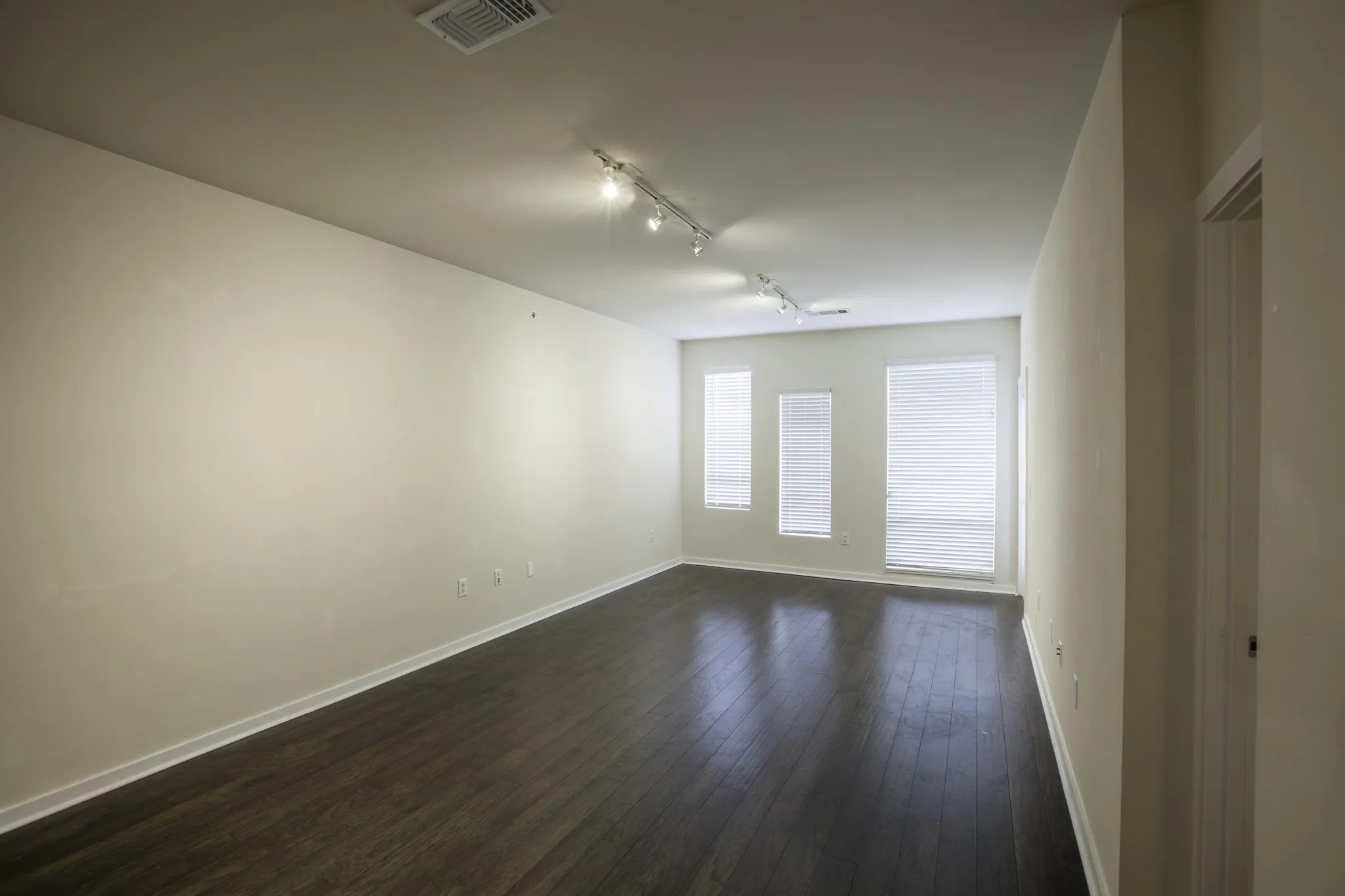 Condominium For Sale in Dallas County , 4107 Bowser Avenue 308, Dallas, Texas 75219, 2 Bedroom, 2 Bathroom, 2 Garage spaces, 1,332 Sqft, built in 2008, mls#21391305, Real Estate Agent in Dallas, Homes For Sale in Dallas county, Homes For Sale in Dallas, Realtor in Dallas Texas, Real Estate Brokerage Independent Realty Texas, Luminita Cordes Realtor
