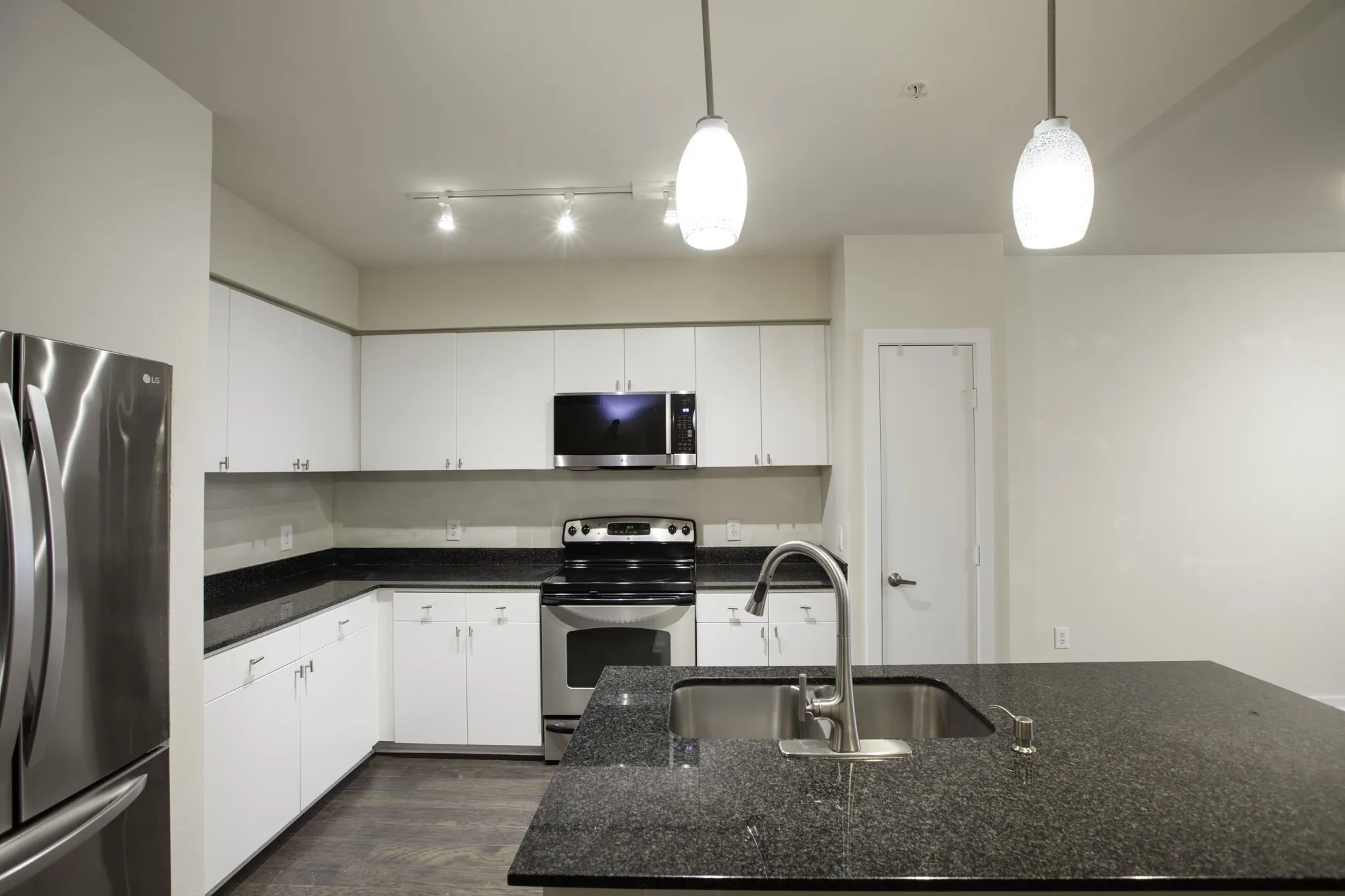 Condominium For Sale in Dallas County , 4107 Bowser Avenue 308, Dallas, Texas 75219, 2 Bedroom, 2 Bathroom, 2 Garage spaces, 1,332 Sqft, built in 2008, mls#21391305, Real Estate Agent in Dallas, Homes For Sale in Dallas county, Homes For Sale in Dallas, Realtor in Dallas Texas, Real Estate Brokerage Independent Realty Texas, Luminita Cordes Realtor