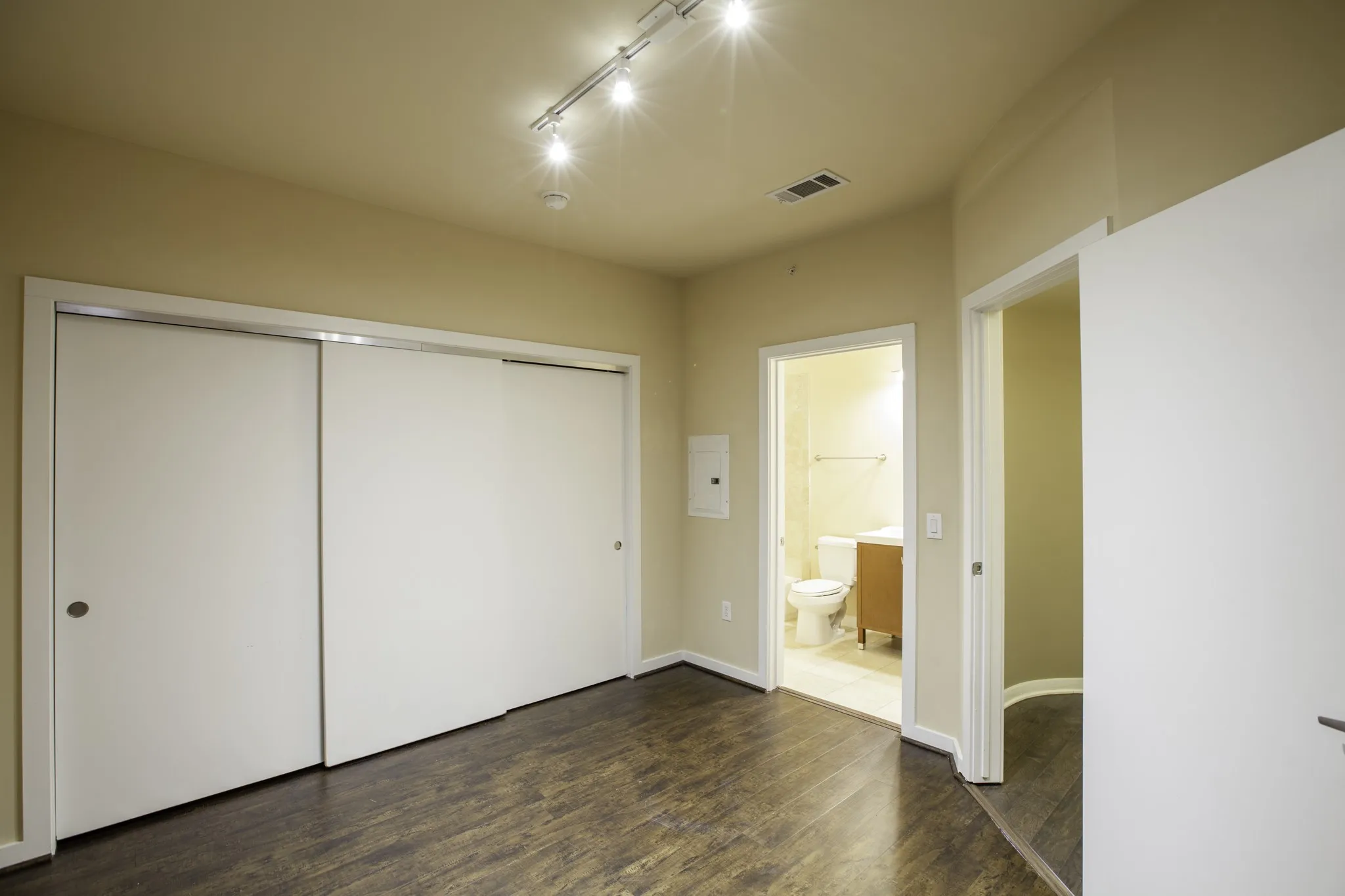 Condominium For Sale in Dallas County , 4107 Bowser Avenue 308, Dallas, Texas 75219, 2 Bedroom, 2 Bathroom, 2 Garage spaces, 1,332 Sqft, built in 2008, mls#21391305, Real Estate Agent in Dallas, Homes For Sale in Dallas county, Homes For Sale in Dallas, Realtor in Dallas Texas, Real Estate Brokerage Independent Realty Texas, Luminita Cordes Realtor