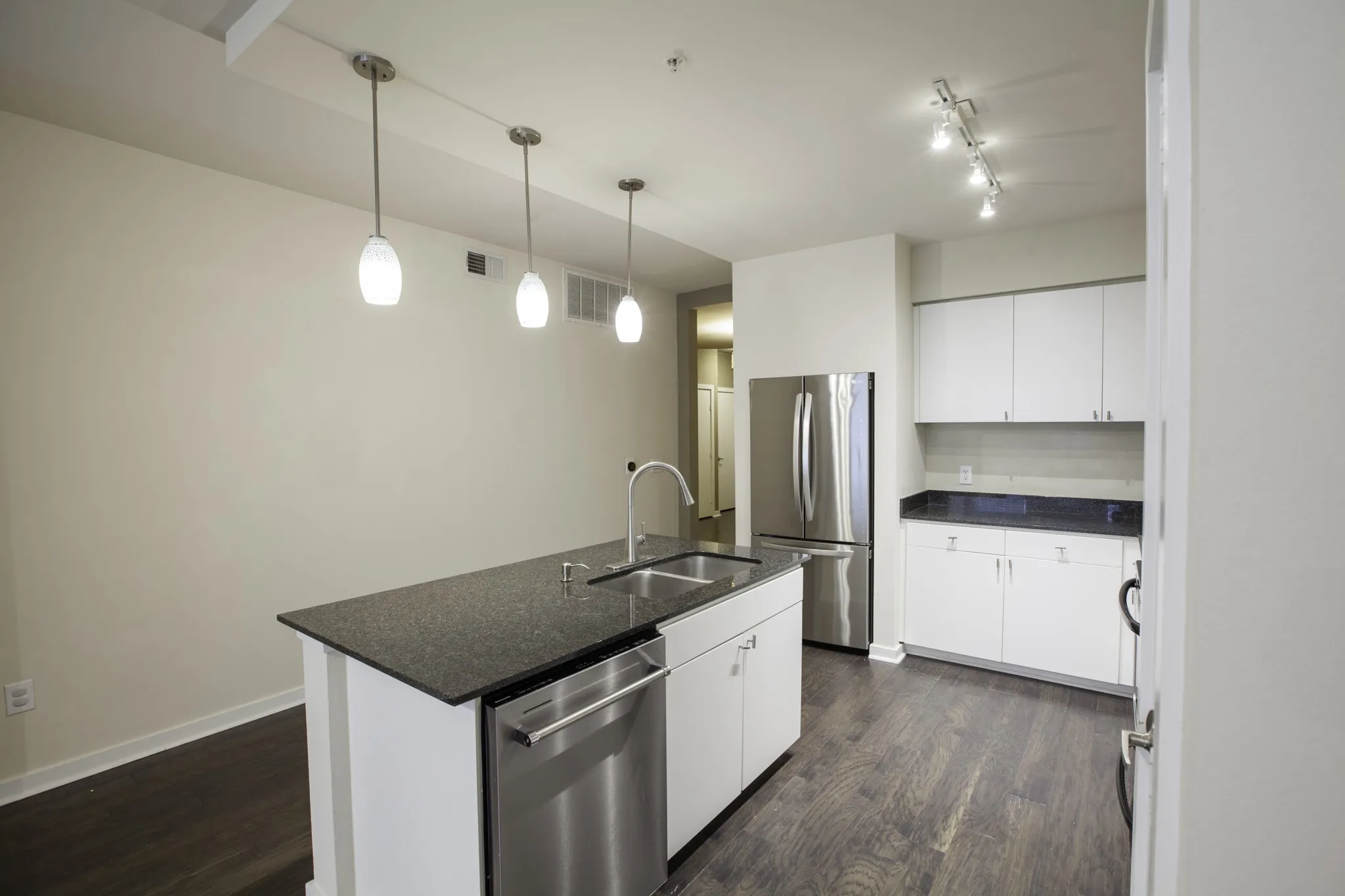 Condominium For Sale in Dallas County , 4107 Bowser Avenue 308, Dallas, Texas 75219, 2 Bedroom, 2 Bathroom, 2 Garage spaces, 1,332 Sqft, built in 2008, mls#21391305, Real Estate Agent in Dallas, Homes For Sale in Dallas county, Homes For Sale in Dallas, Realtor in Dallas Texas, Real Estate Brokerage Independent Realty Texas, Luminita Cordes Realtor