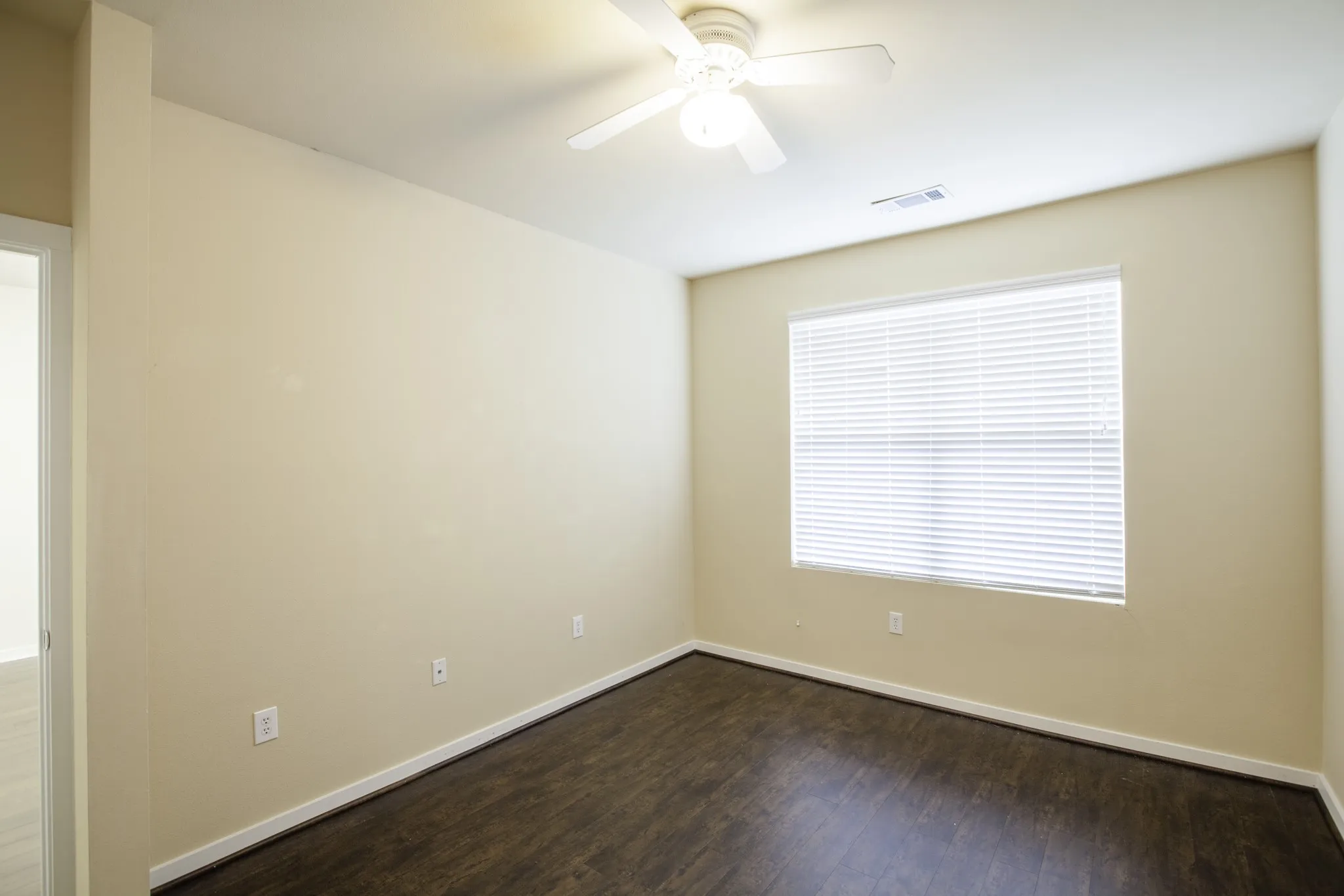 Condominium For Sale in Dallas County , 4107 Bowser Avenue 308, Dallas, Texas 75219, 2 Bedroom, 2 Bathroom, 2 Garage spaces, 1,332 Sqft, built in 2008, mls#21391305, Real Estate Agent in Dallas, Homes For Sale in Dallas county, Homes For Sale in Dallas, Realtor in Dallas Texas, Real Estate Brokerage Independent Realty Texas, Luminita Cordes Realtor