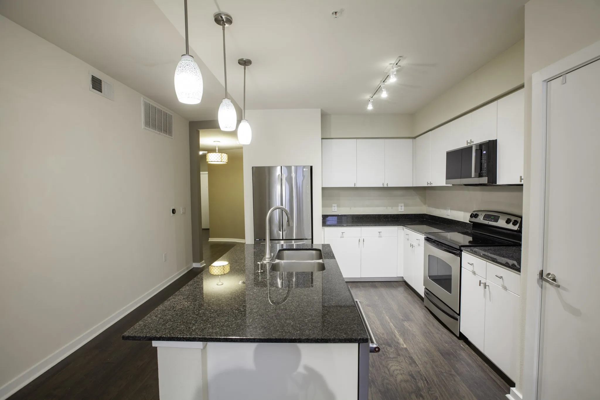 Condominium For Sale in Dallas County , 4107 Bowser Avenue 308, Dallas, Texas 75219, 2 Bedroom, 2 Bathroom, 2 Garage spaces, 1,332 Sqft, built in 2008, mls#21391305, Real Estate Agent in Dallas, Homes For Sale in Dallas county, Homes For Sale in Dallas, Realtor in Dallas Texas, Real Estate Brokerage Independent Realty Texas, Luminita Cordes Realtor