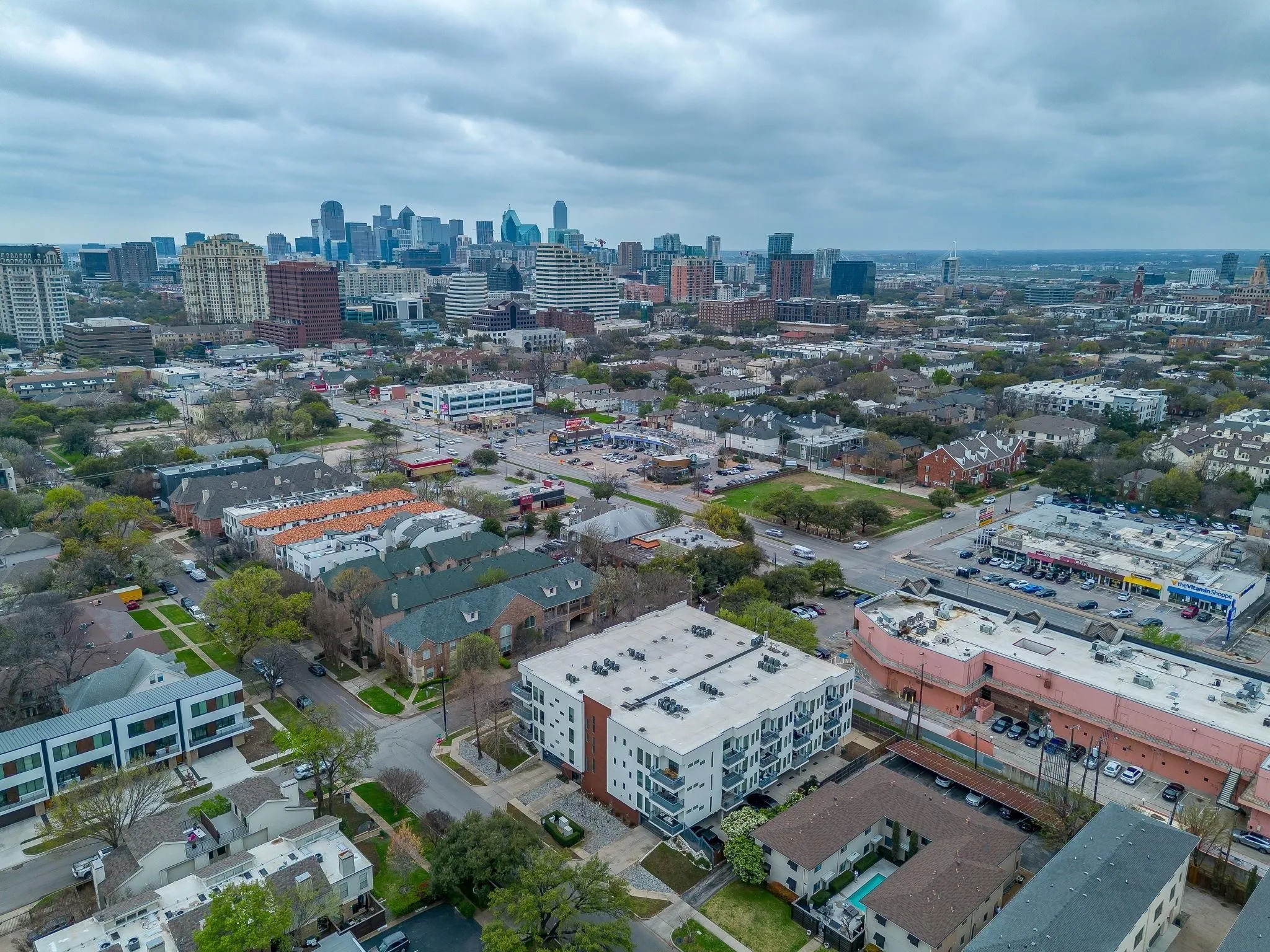 Condominium For Sale in Dallas County , 4107 Bowser Avenue 308, Dallas, Texas 75219, 2 Bedroom, 2 Bathroom, 2 Garage spaces, 1,332 Sqft, built in 2008, mls#21391305, Real Estate Agent in Dallas, Homes For Sale in Dallas county, Homes For Sale in Dallas, Realtor in Dallas Texas, Real Estate Brokerage Independent Realty Texas, Luminita Cordes Realtor