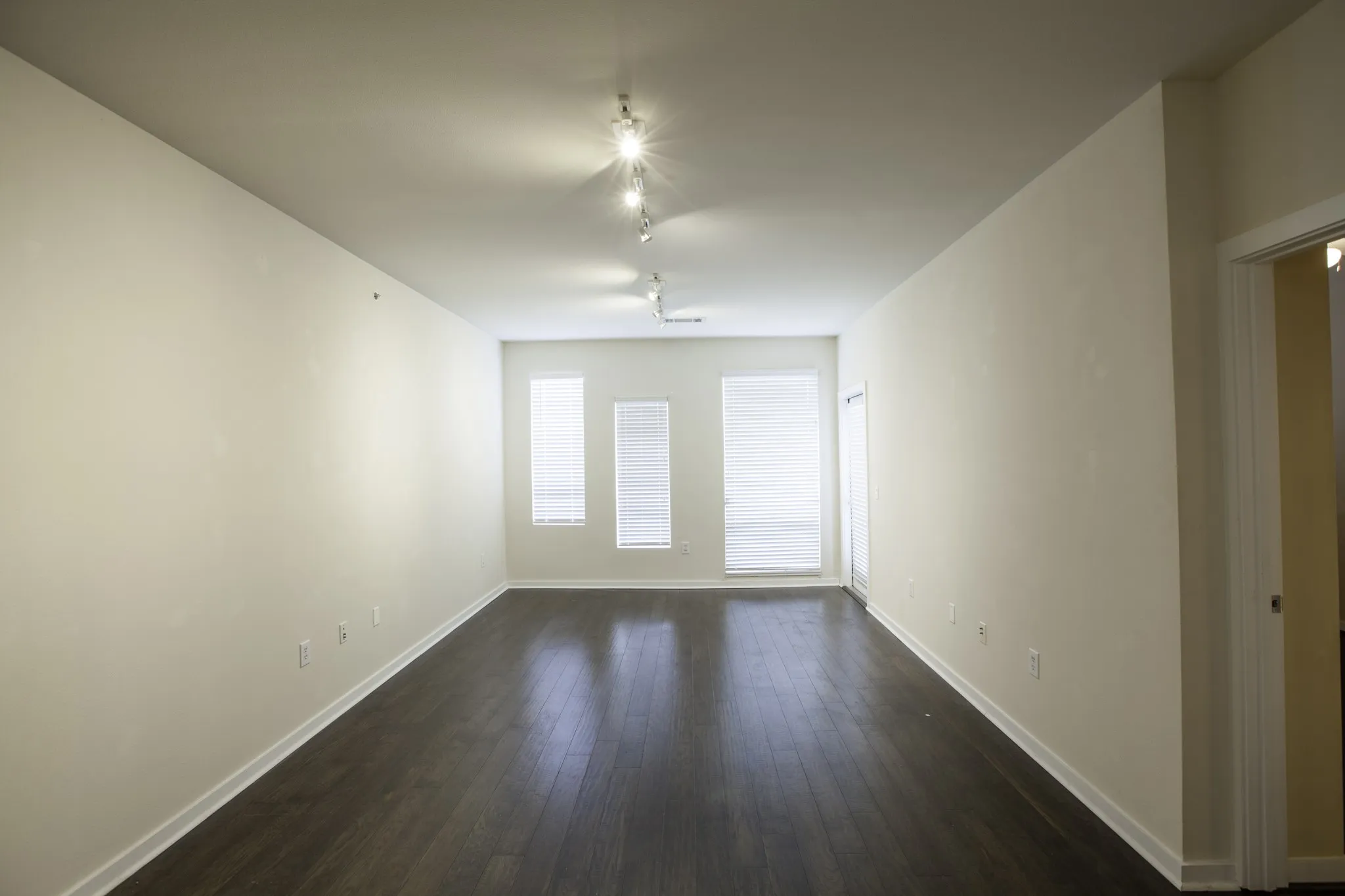 Condominium For Sale in Dallas County , 4107 Bowser Avenue 308, Dallas, Texas 75219, 2 Bedroom, 2 Bathroom, 2 Garage spaces, 1,332 Sqft, built in 2008, mls#21391305, Real Estate Agent in Dallas, Homes For Sale in Dallas county, Homes For Sale in Dallas, Realtor in Dallas Texas, Real Estate Brokerage Independent Realty Texas, Luminita Cordes Realtor