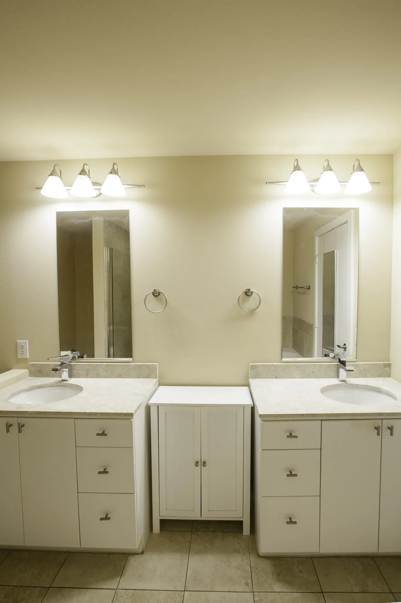Condominium For Sale in Dallas County , 4107 Bowser Avenue 308, Dallas, Texas 75219, 2 Bedroom, 2 Bathroom, 2 Garage spaces, 1,332 Sqft, built in 2008, mls#21391305, Real Estate Agent in Dallas, Homes For Sale in Dallas county, Homes For Sale in Dallas, Realtor in Dallas Texas, Real Estate Brokerage Independent Realty Texas, Luminita Cordes Realtor