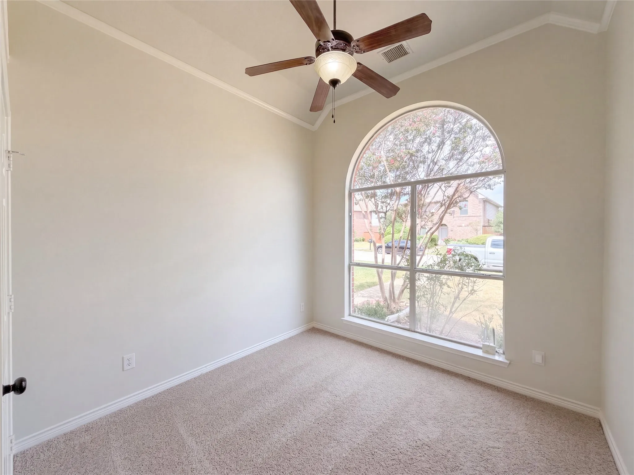 Single Family Residence For Sale in Dallas County , 8703 Stonecrest Drive, Irving, Texas 75063, 3 Bedroom, 2 Bathroom, 2 Garage spaces, 1,626 Sqft, built in 1993, mls#21390996, Real Estate Agent in Irving, Homes For Sale in Dallas county, Homes For Sale in Irving, Realtor in Irving Texas, Real Estate Brokerage Independent Realty Texas, Luminita Cordes Realtor
