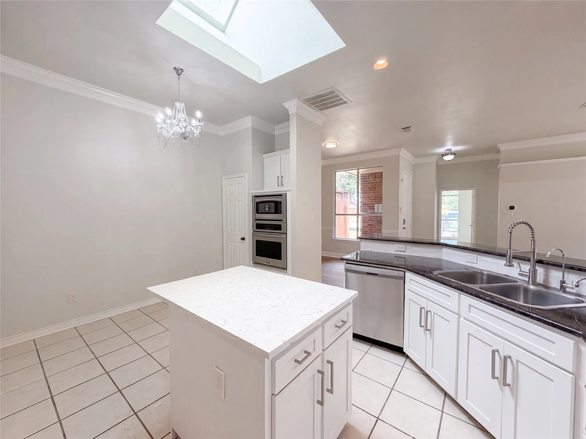 Single Family Residence For Sale in Dallas County , 8703 Stonecrest Drive, Irving, Texas 75063, 3 Bedroom, 2 Bathroom, 2 Garage spaces, 1,626 Sqft, built in 1993, mls#21390996, Real Estate Agent in Irving, Homes For Sale in Dallas county, Homes For Sale in Irving, Realtor in Irving Texas, Real Estate Brokerage Independent Realty Texas, Luminita Cordes Realtor