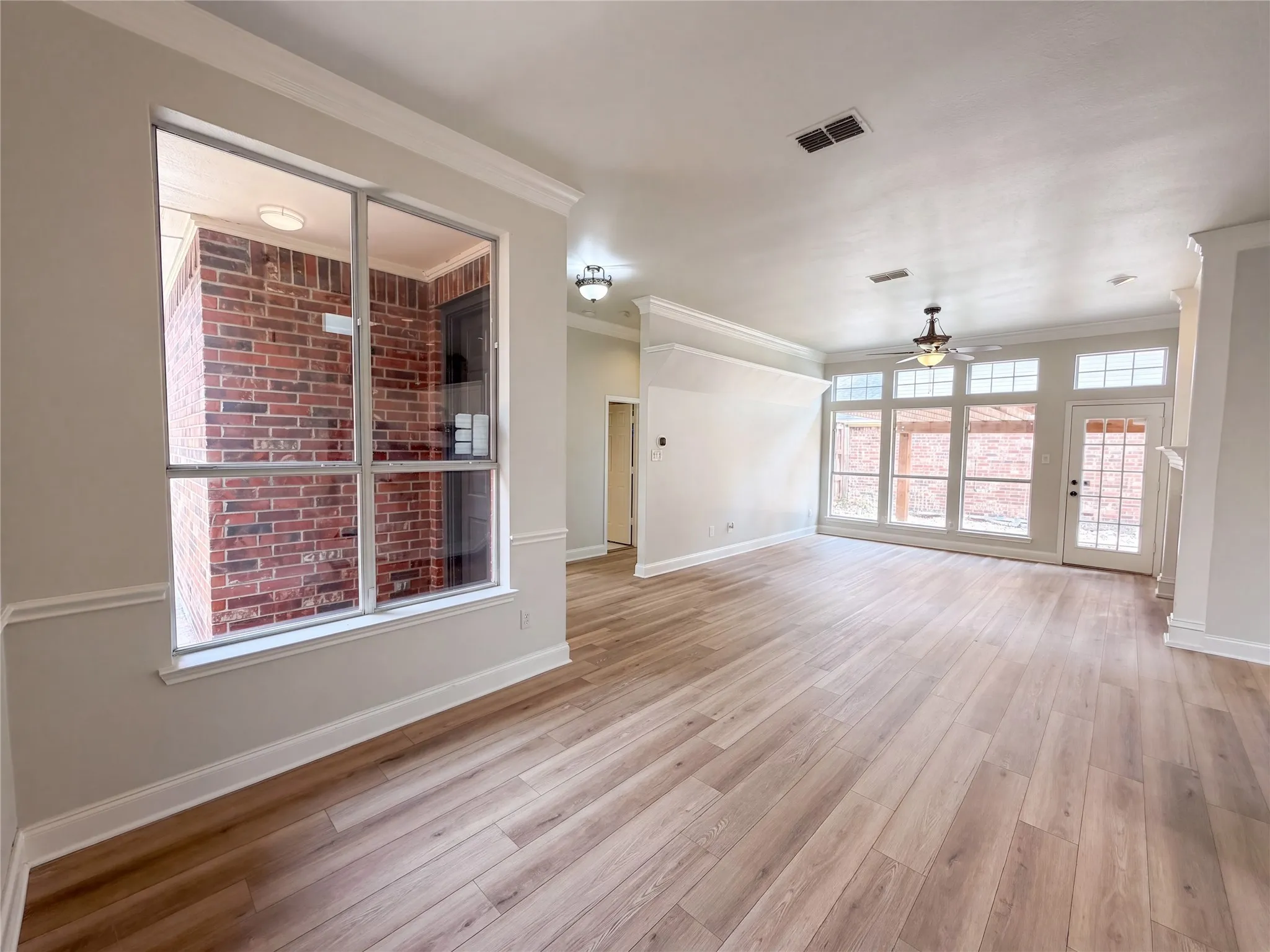 Single Family Residence For Sale in Dallas County , 8703 Stonecrest Drive, Irving, Texas 75063, 3 Bedroom, 2 Bathroom, 2 Garage spaces, 1,626 Sqft, built in 1993, mls#21390996, Real Estate Agent in Irving, Homes For Sale in Dallas county, Homes For Sale in Irving, Realtor in Irving Texas, Real Estate Brokerage Independent Realty Texas, Luminita Cordes Realtor