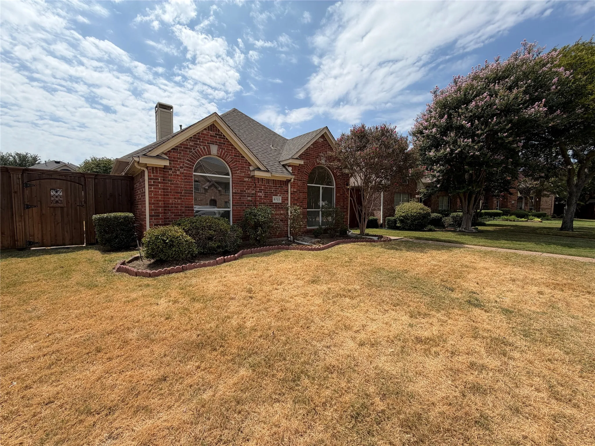 Single Family Residence For Sale in Dallas County , 8703 Stonecrest Drive, Irving, Texas 75063, 3 Bedroom, 2 Bathroom, 2 Garage spaces, 1,626 Sqft, built in 1993, mls#21390996, Real Estate Agent in Irving, Homes For Sale in Dallas county, Homes For Sale in Irving, Realtor in Irving Texas, Real Estate Brokerage Independent Realty Texas, Luminita Cordes Realtor
