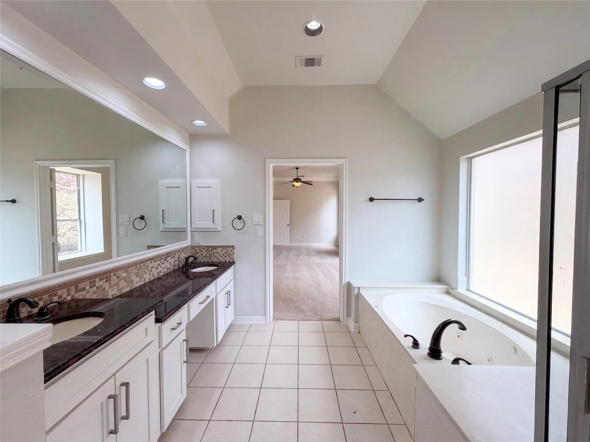 Single Family Residence For Sale in Dallas County , 8703 Stonecrest Drive, Irving, Texas 75063, 3 Bedroom, 2 Bathroom, 2 Garage spaces, 1,626 Sqft, built in 1993, mls#21390996, Real Estate Agent in Irving, Homes For Sale in Dallas county, Homes For Sale in Irving, Realtor in Irving Texas, Real Estate Brokerage Independent Realty Texas, Luminita Cordes Realtor