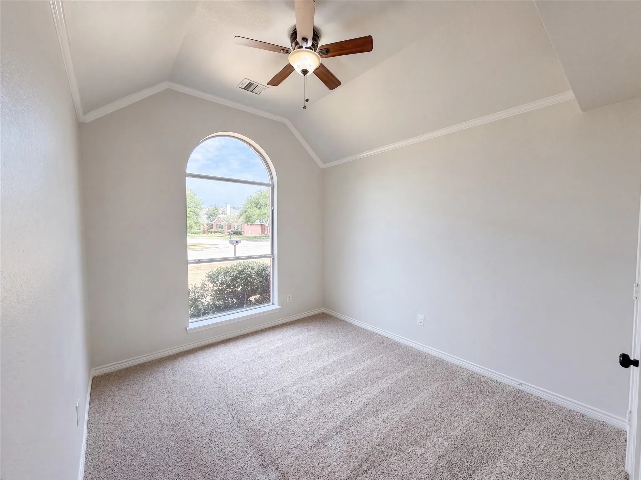 Single Family Residence For Sale in Dallas County , 8703 Stonecrest Drive, Irving, Texas 75063, 3 Bedroom, 2 Bathroom, 2 Garage spaces, 1,626 Sqft, built in 1993, mls#21390996, Real Estate Agent in Irving, Homes For Sale in Dallas county, Homes For Sale in Irving, Realtor in Irving Texas, Real Estate Brokerage Independent Realty Texas, Luminita Cordes Realtor