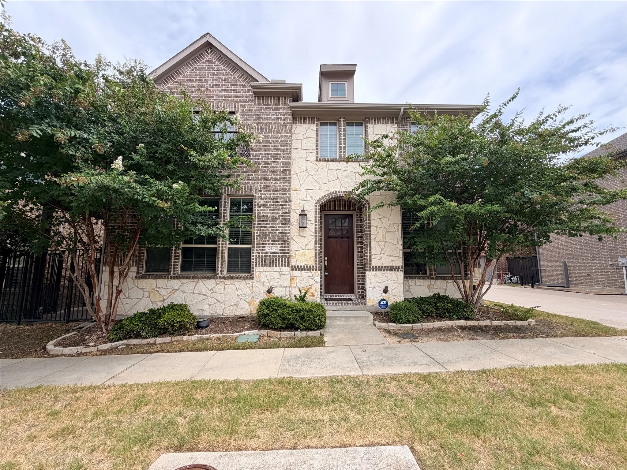Single Family Residence For Rent in Dallas County , 2432 Cathedral Drive, Richardson, Texas 75080, 3 Bedroom, 3 Bathroom, 2 Garage spaces, 2,471 Sqft, built in 2018, mls#21392759, Real Estate Agent in Richardson, Homes For Rent in Dallas county, Homes For Rent in Richardson, Realtor in Richardson Texas, Real Estate Brokerage Independent Realty Texas, Luminita Cordes Realtor