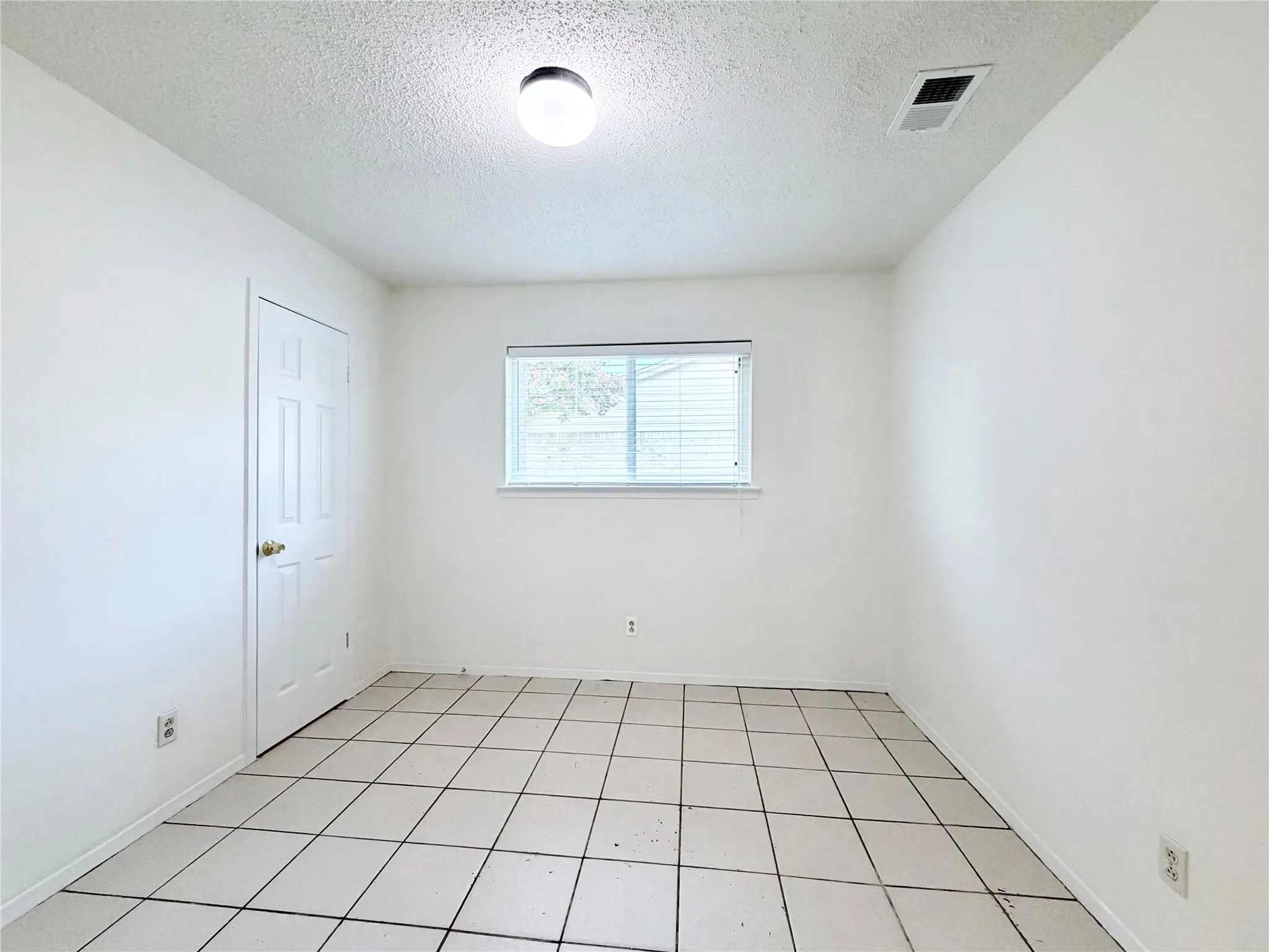 Single Family Residence For Rent in Dallas County , 610 Colonial Drive, Garland, Texas 75043, 4 Bedroom, 3 Bathroom, 2 Garage spaces, 2,186 Sqft, built in 1971, mls#21392761, Real Estate Agent in Garland, Homes For Rent in Dallas county, Homes For Rent in Garland, Realtor in Garland Texas, Real Estate Brokerage Independent Realty Texas, Luminita Cordes Realtor