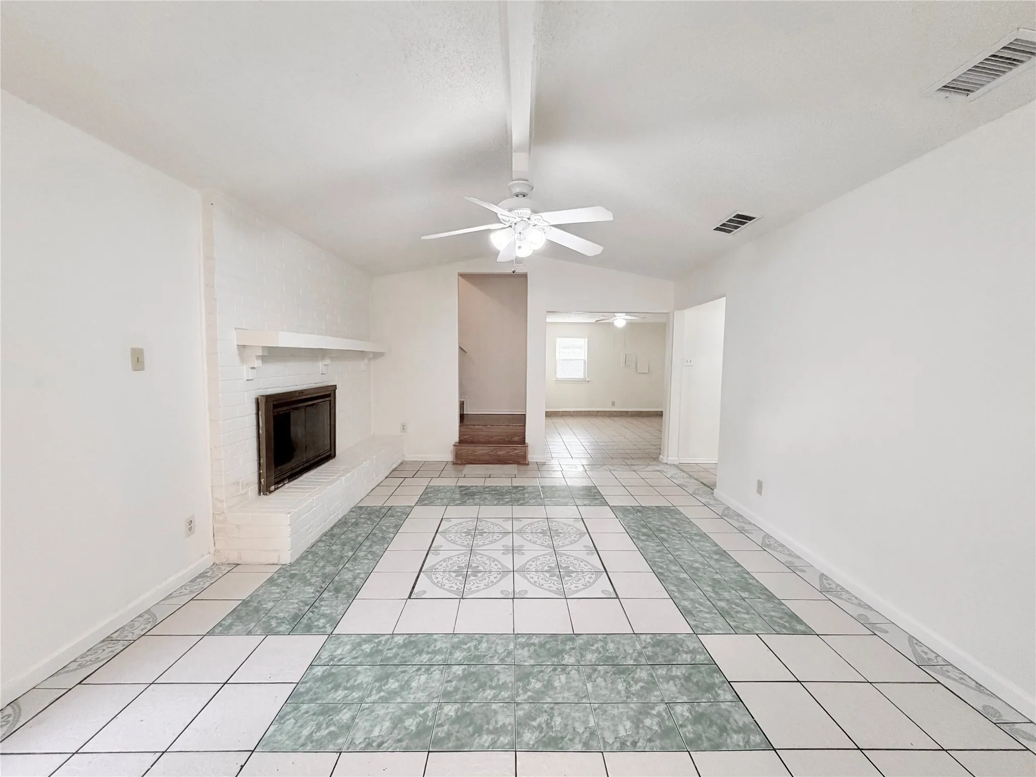 Single Family Residence For Rent in Dallas County , 610 Colonial Drive, Garland, Texas 75043, 4 Bedroom, 3 Bathroom, 2 Garage spaces, 2,186 Sqft, built in 1971, mls#21392761, Real Estate Agent in Garland, Homes For Rent in Dallas county, Homes For Rent in Garland, Realtor in Garland Texas, Real Estate Brokerage Independent Realty Texas, Luminita Cordes Realtor
