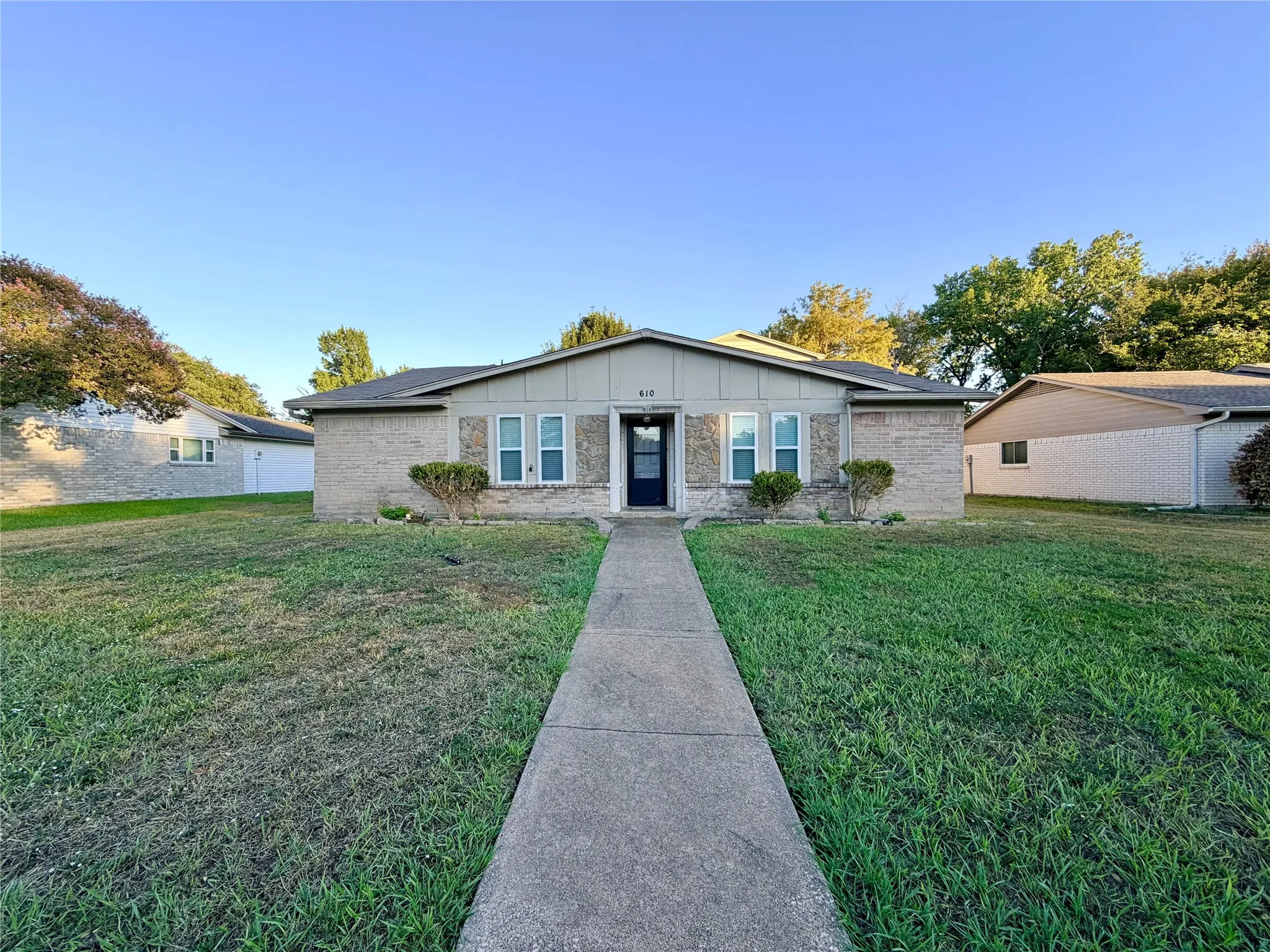 Single Family Residence For Rent in Dallas County , 610 Colonial Drive, Garland, Texas 75043, 4 Bedroom, 3 Bathroom, 2 Garage spaces, 2,186 Sqft, built in 1971, mls#21392761, Real Estate Agent in Garland, Homes For Rent in Dallas county, Homes For Rent in Garland, Realtor in Garland Texas, Real Estate Brokerage Independent Realty Texas, Luminita Cordes Realtor