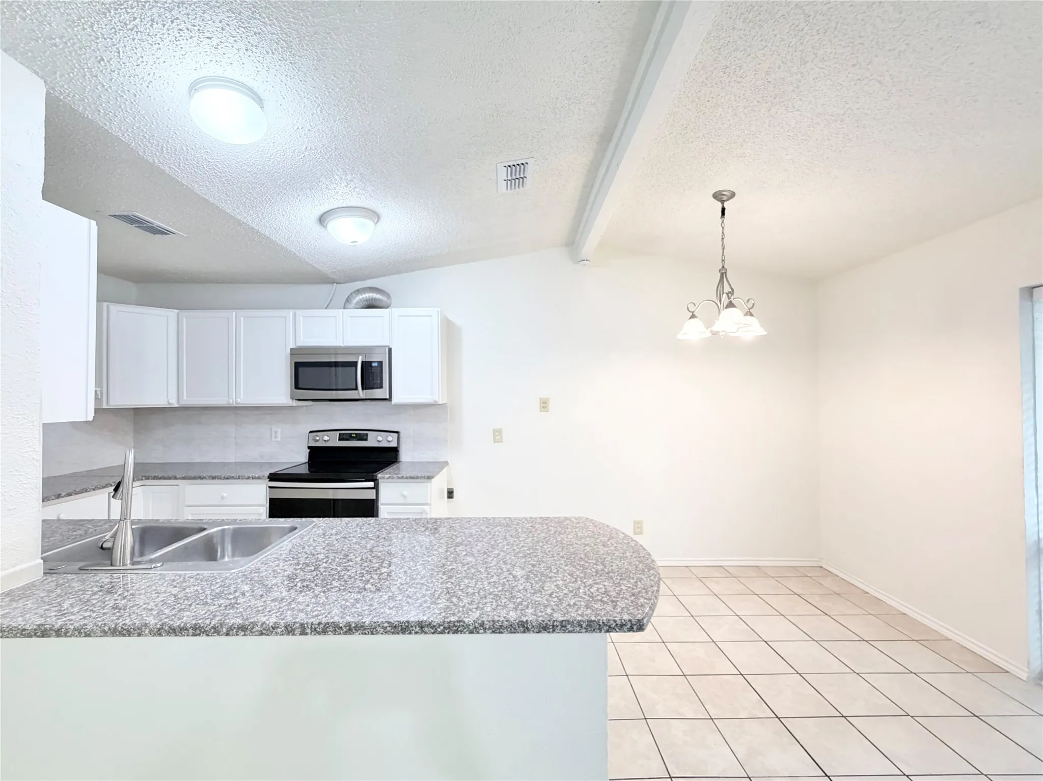 Single Family Residence For Rent in Dallas County , 610 Colonial Drive, Garland, Texas 75043, 4 Bedroom, 3 Bathroom, 2 Garage spaces, 2,186 Sqft, built in 1971, mls#21392761, Real Estate Agent in Garland, Homes For Rent in Dallas county, Homes For Rent in Garland, Realtor in Garland Texas, Real Estate Brokerage Independent Realty Texas, Luminita Cordes Realtor