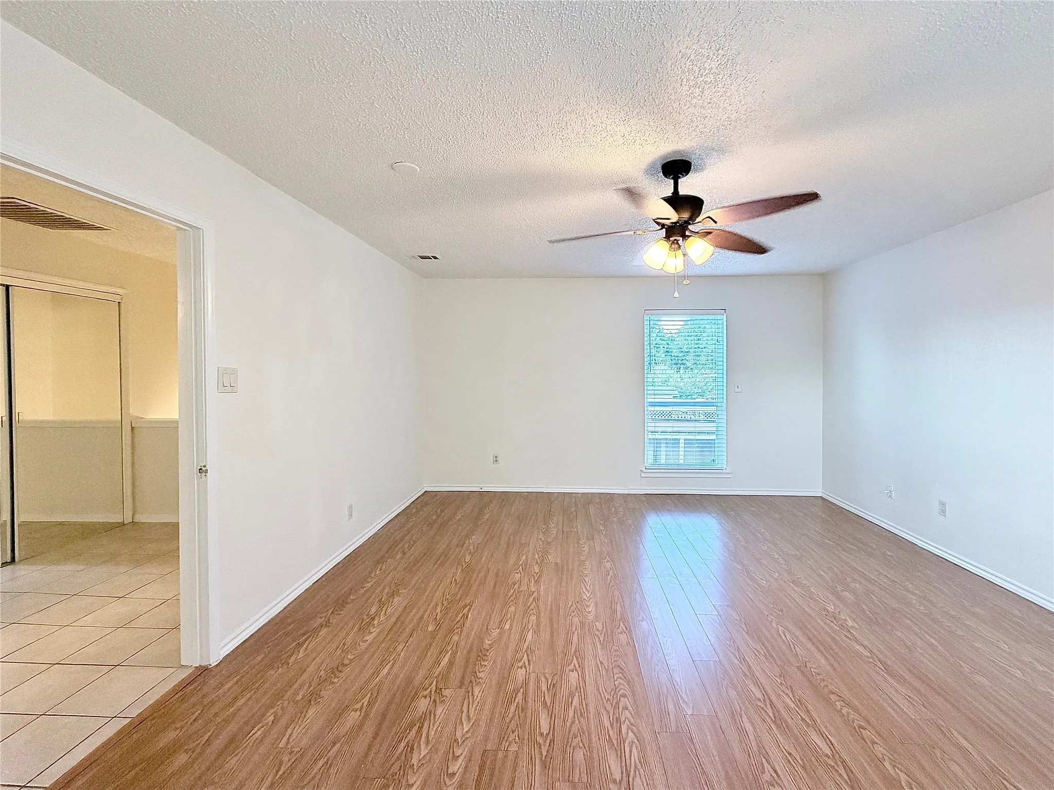 Single Family Residence For Rent in Dallas County , 610 Colonial Drive, Garland, Texas 75043, 4 Bedroom, 3 Bathroom, 2 Garage spaces, 2,186 Sqft, built in 1971, mls#21392761, Real Estate Agent in Garland, Homes For Rent in Dallas county, Homes For Rent in Garland, Realtor in Garland Texas, Real Estate Brokerage Independent Realty Texas, Luminita Cordes Realtor
