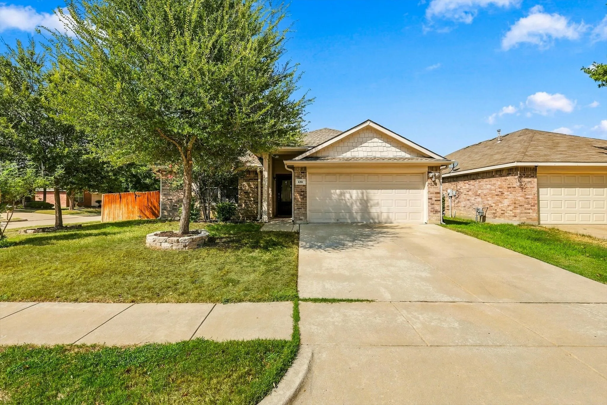 Single Family Residence For Sale in Tarrant County , 4301 Grassmere Road, Fort Worth, Texas 76244, 3 Bedroom, 2 Bathroom, 2 Garage spaces, 1,580 Sqft, built in 2004, mls#21368745, Real Estate Agent in Fort Worth, Homes For Sale in Tarrant county, Homes For Sale in Fort Worth, Realtor in Fort Worth Texas, Real Estate Brokerage Independent Realty Texas, Luminita Cordes Realtor