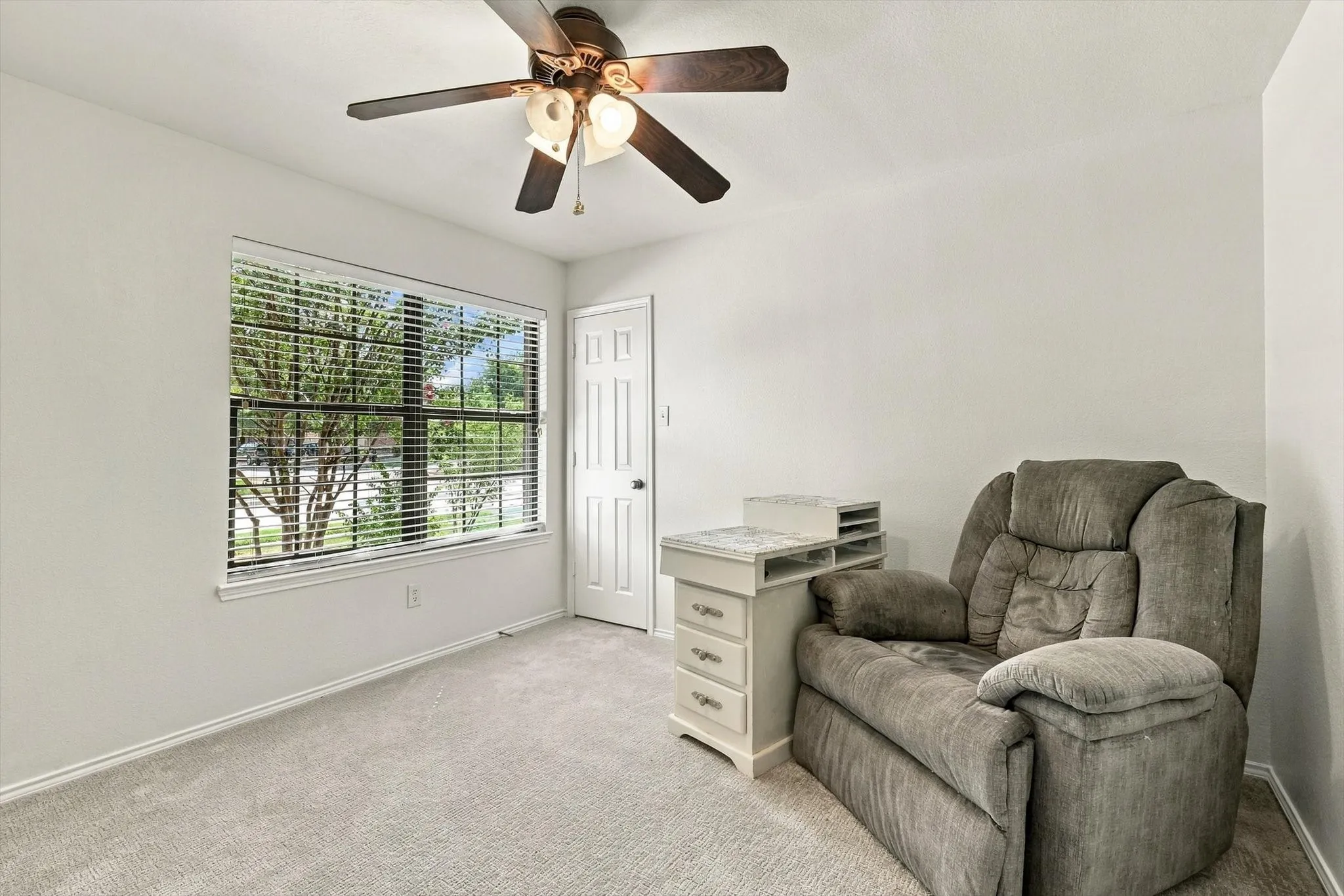 Ceiling fan and walk in closet.