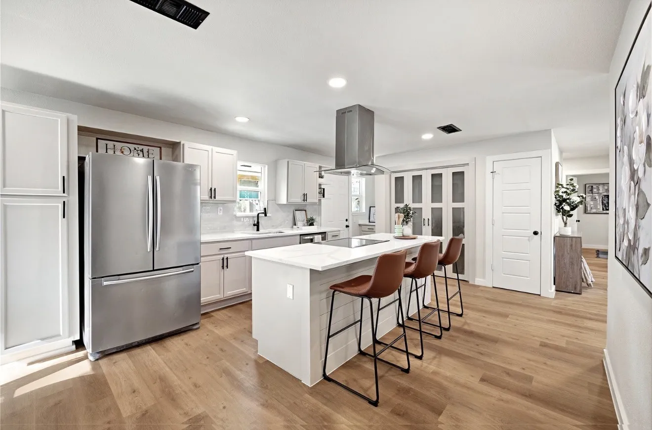 Single Family Residence For Sale in Collin County , 203 Broad Street, Mc Kinney, Texas 75069, 3 Bedroom, 2 Bathroom, Garage spaces, 1,200 Sqft, built in 1959, mls#21392764, Real Estate Agent in Mc Kinney, Homes For Sale in Collin county, Homes For Sale in Mc Kinney, Realtor in Mc Kinney Texas, Real Estate Brokerage Independent Realty Texas, Luminita Cordes Realtor