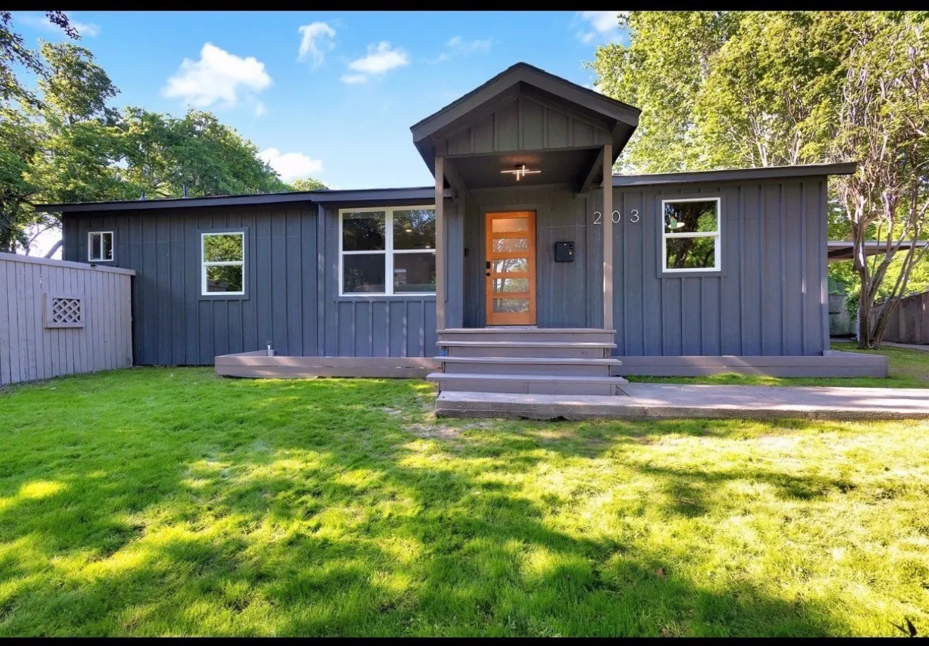 Single Family Residence For Sale in Collin County , 203 Broad Street, Mc Kinney, Texas 75069, 3 Bedroom, 2 Bathroom, Garage spaces, 1,200 Sqft, built in 1959, mls#21392764, Real Estate Agent in Mc Kinney, Homes For Sale in Collin county, Homes For Sale in Mc Kinney, Realtor in Mc Kinney Texas, Real Estate Brokerage Independent Realty Texas, Luminita Cordes Realtor