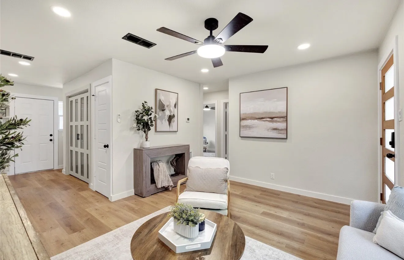 Single Family Residence For Sale in Collin County , 203 Broad Street, Mc Kinney, Texas 75069, 3 Bedroom, 2 Bathroom, Garage spaces, 1,200 Sqft, built in 1959, mls#21392764, Real Estate Agent in Mc Kinney, Homes For Sale in Collin county, Homes For Sale in Mc Kinney, Realtor in Mc Kinney Texas, Real Estate Brokerage Independent Realty Texas, Luminita Cordes Realtor