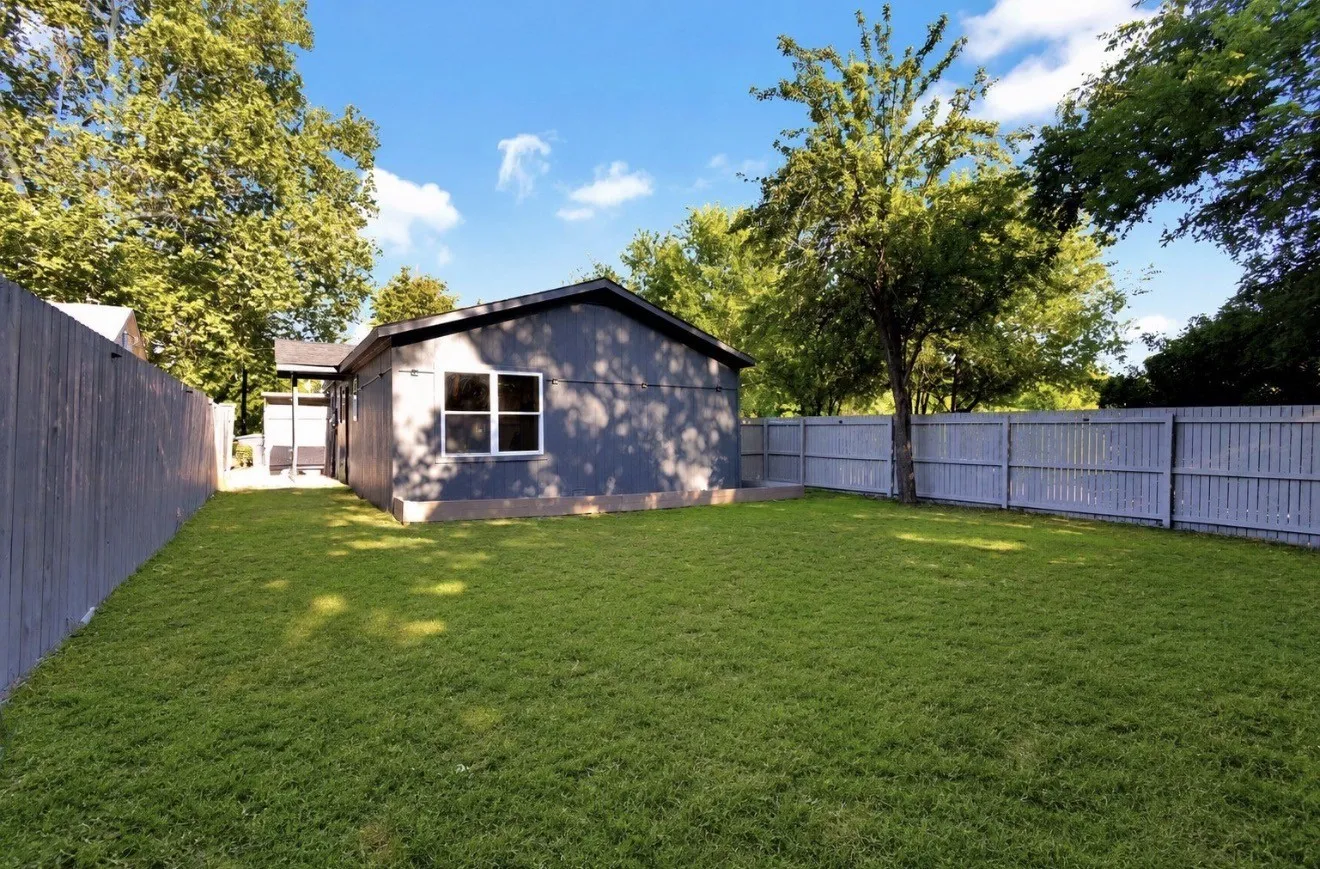 Single Family Residence For Sale in Collin County , 203 Broad Street, Mc Kinney, Texas 75069, 3 Bedroom, 2 Bathroom, Garage spaces, 1,200 Sqft, built in 1959, mls#21392764, Real Estate Agent in Mc Kinney, Homes For Sale in Collin county, Homes For Sale in Mc Kinney, Realtor in Mc Kinney Texas, Real Estate Brokerage Independent Realty Texas, Luminita Cordes Realtor