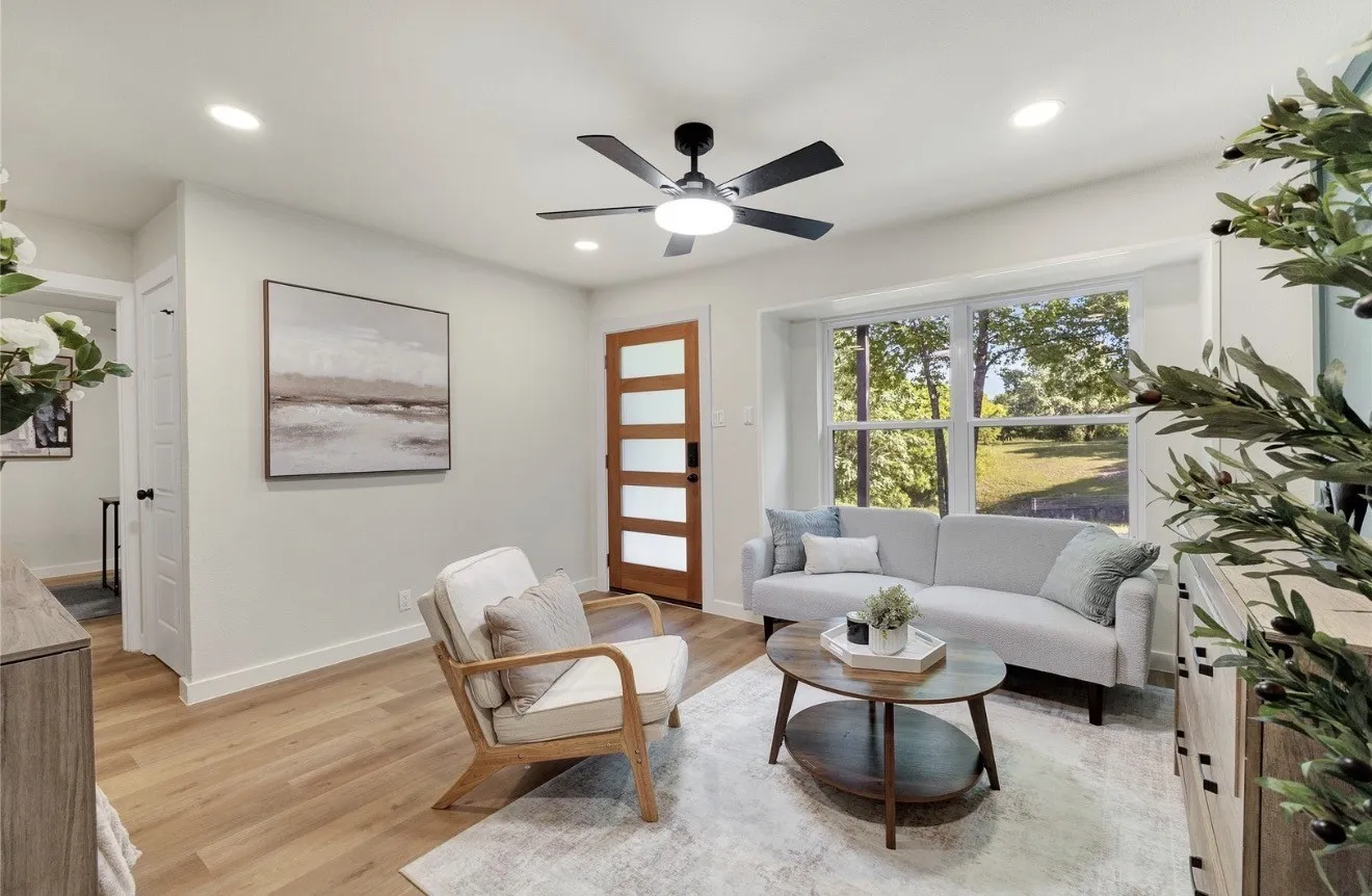 Single Family Residence For Sale in Collin County , 203 Broad Street, Mc Kinney, Texas 75069, 3 Bedroom, 2 Bathroom, Garage spaces, 1,200 Sqft, built in 1959, mls#21392764, Real Estate Agent in Mc Kinney, Homes For Sale in Collin county, Homes For Sale in Mc Kinney, Realtor in Mc Kinney Texas, Real Estate Brokerage Independent Realty Texas, Luminita Cordes Realtor