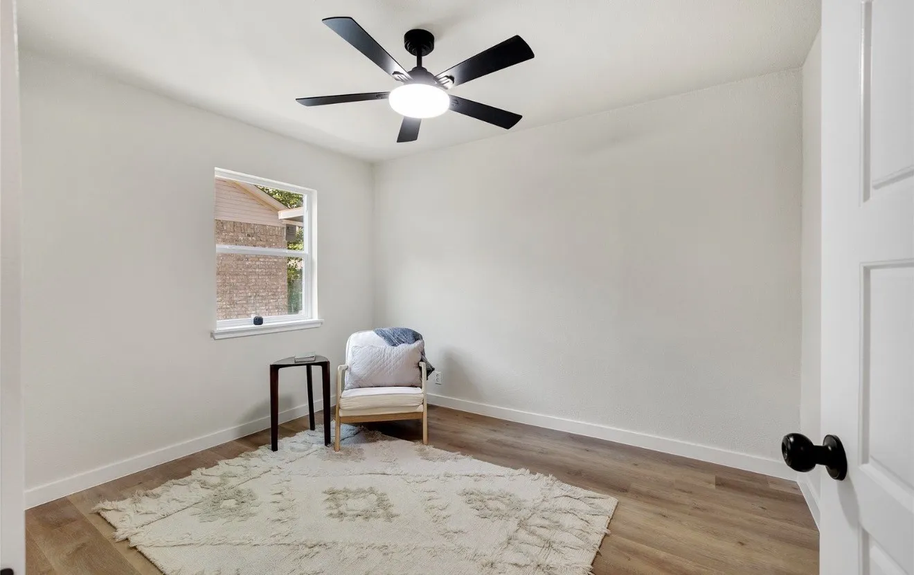 Single Family Residence For Sale in Collin County , 203 Broad Street, Mc Kinney, Texas 75069, 3 Bedroom, 2 Bathroom, Garage spaces, 1,200 Sqft, built in 1959, mls#21392764, Real Estate Agent in Mc Kinney, Homes For Sale in Collin county, Homes For Sale in Mc Kinney, Realtor in Mc Kinney Texas, Real Estate Brokerage Independent Realty Texas, Luminita Cordes Realtor