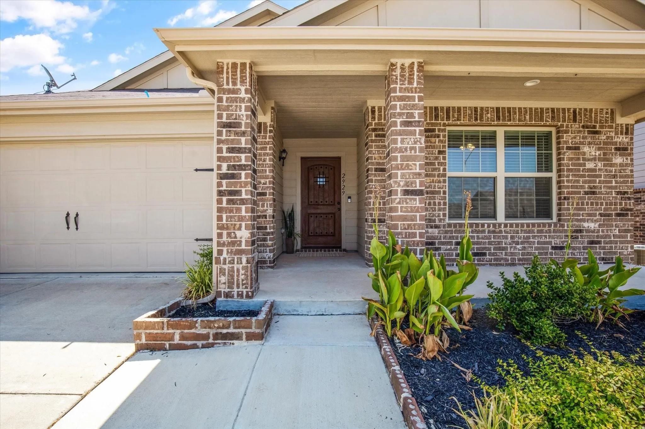 Single Family Residence For Sale in Tarrant County , 2929 Spotted Fawn Drive, Fort Worth, Texas 76108, 4 Bedroom, 3 Bathroom, 2 Garage spaces, 3,046 Sqft, built in 2019, mls#21386514, Real Estate Agent in Fort Worth, Homes For Sale in Tarrant county, Homes For Sale in Fort Worth, Realtor in Fort Worth Texas, Real Estate Brokerage Independent Realty Texas, Luminita Cordes Realtor