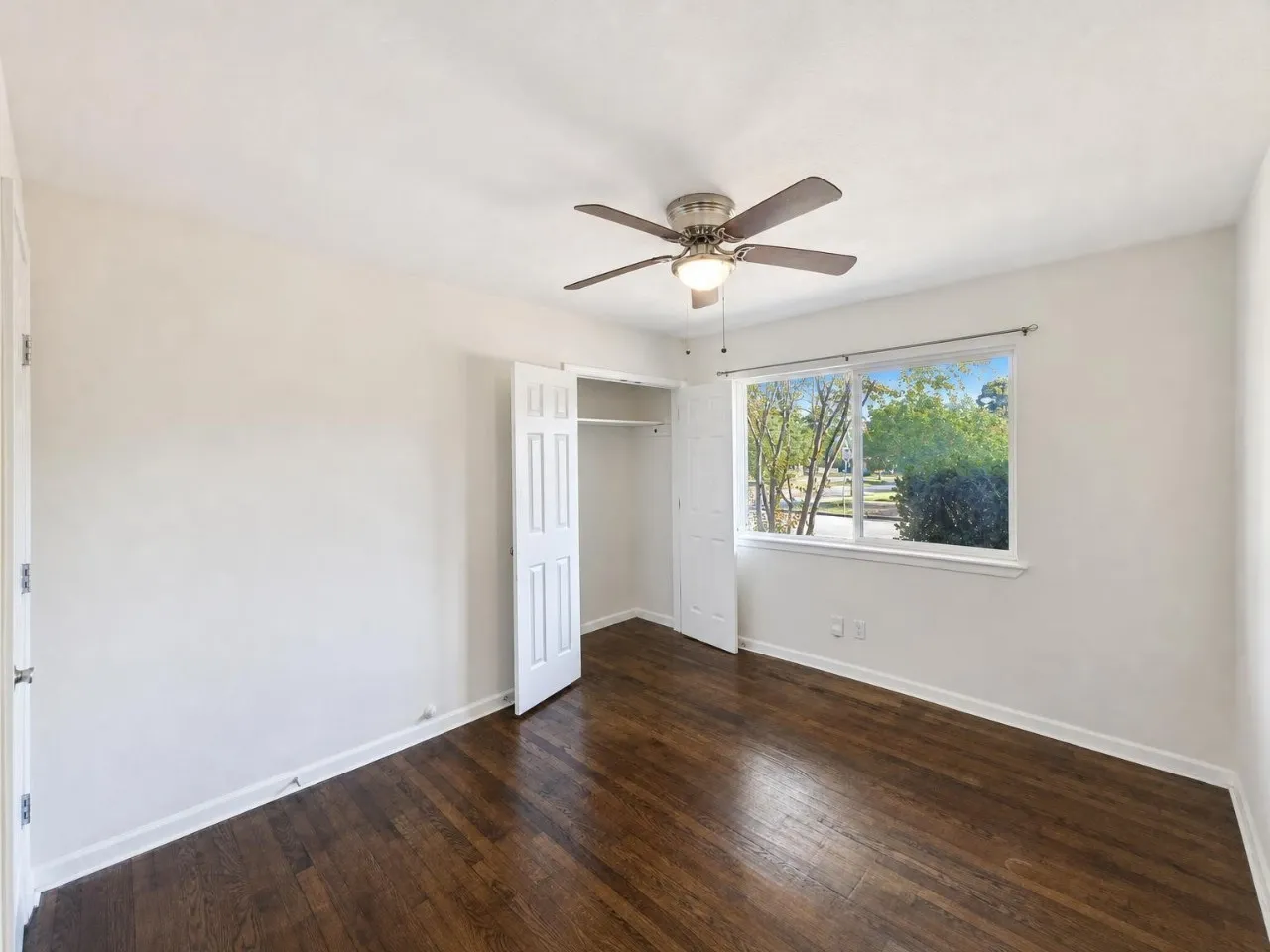 Single Family Residence For Rent in Tarrant County , 700 Pine Street, Hurst, Texas 76053, 3 Bedroom, 3 Bathroom, 1 Garage spaces, 1,119 Sqft, built in 1958, mls#21392765, Real Estate Agent in Hurst, Homes For Rent in Tarrant county, Homes For Rent in Hurst, Realtor in Hurst Texas, Real Estate Brokerage Independent Realty Texas, Luminita Cordes Realtor