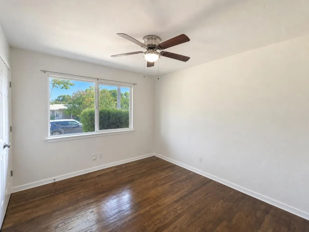 Single Family Residence For Rent in Tarrant County , 700 Pine Street, Hurst, Texas 76053, 3 Bedroom, 3 Bathroom, 1 Garage spaces, 1,119 Sqft, built in 1958, mls#21392765, Real Estate Agent in Hurst, Homes For Rent in Tarrant county, Homes For Rent in Hurst, Realtor in Hurst Texas, Real Estate Brokerage Independent Realty Texas, Luminita Cordes Realtor