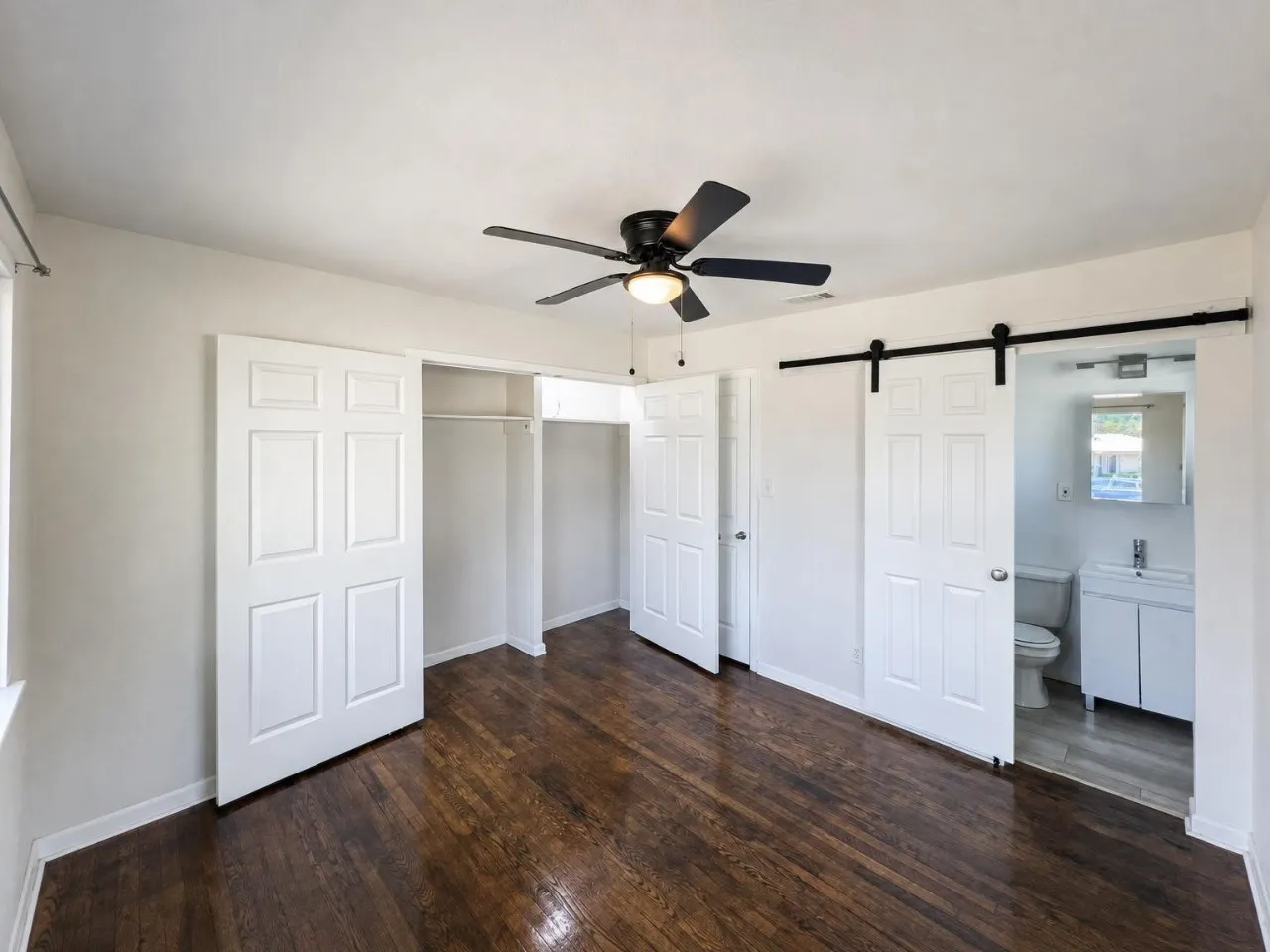 Single Family Residence For Rent in Tarrant County , 700 Pine Street, Hurst, Texas 76053, 3 Bedroom, 3 Bathroom, 1 Garage spaces, 1,119 Sqft, built in 1958, mls#21392765, Real Estate Agent in Hurst, Homes For Rent in Tarrant county, Homes For Rent in Hurst, Realtor in Hurst Texas, Real Estate Brokerage Independent Realty Texas, Luminita Cordes Realtor